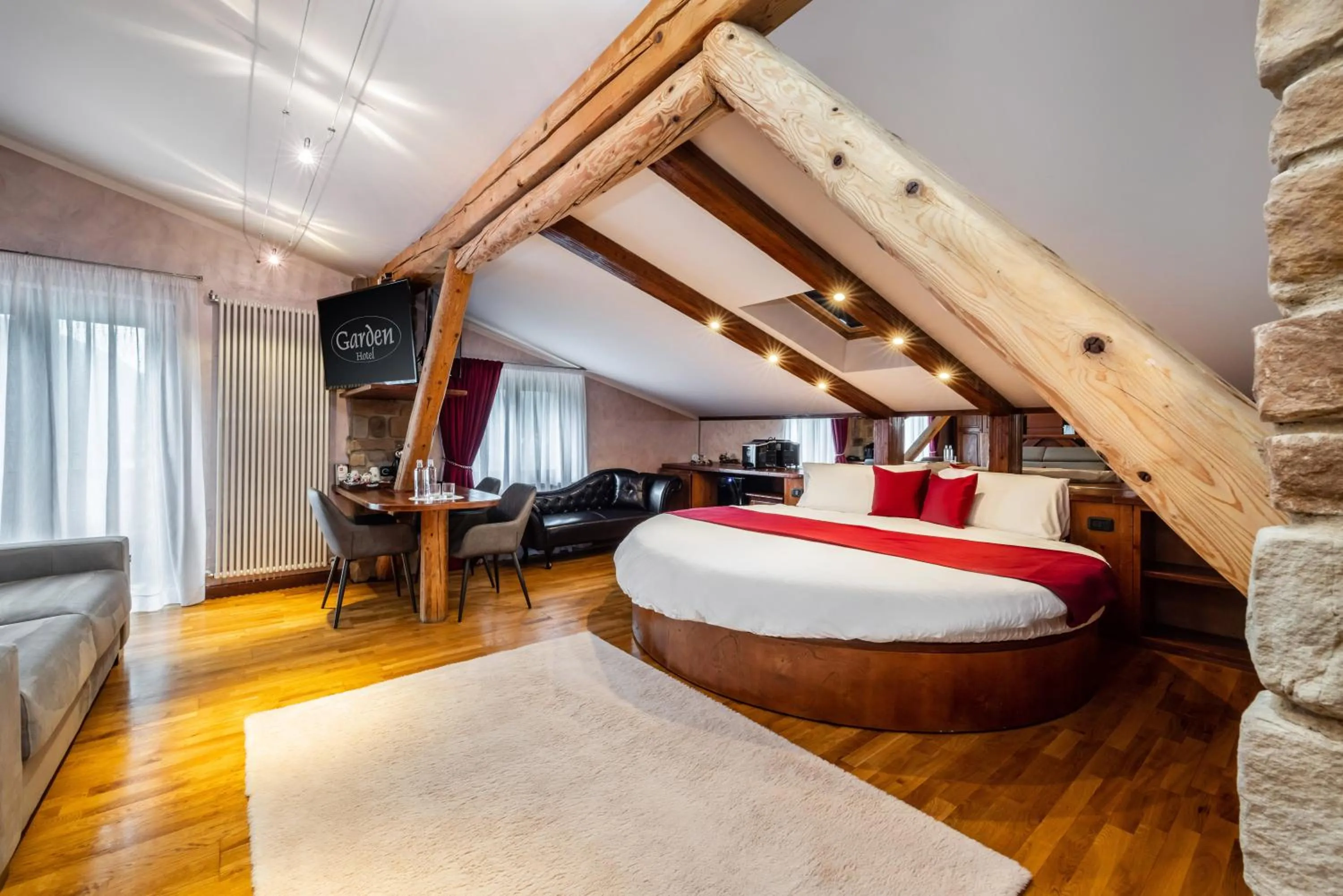 Bed in Garden Wellness Hotel S