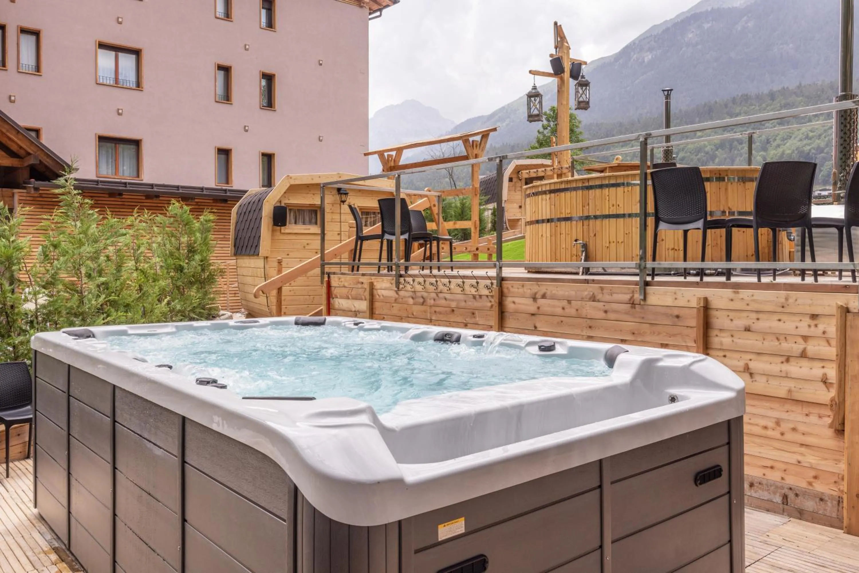 Hot Tub in Garden Wellness Hotel S