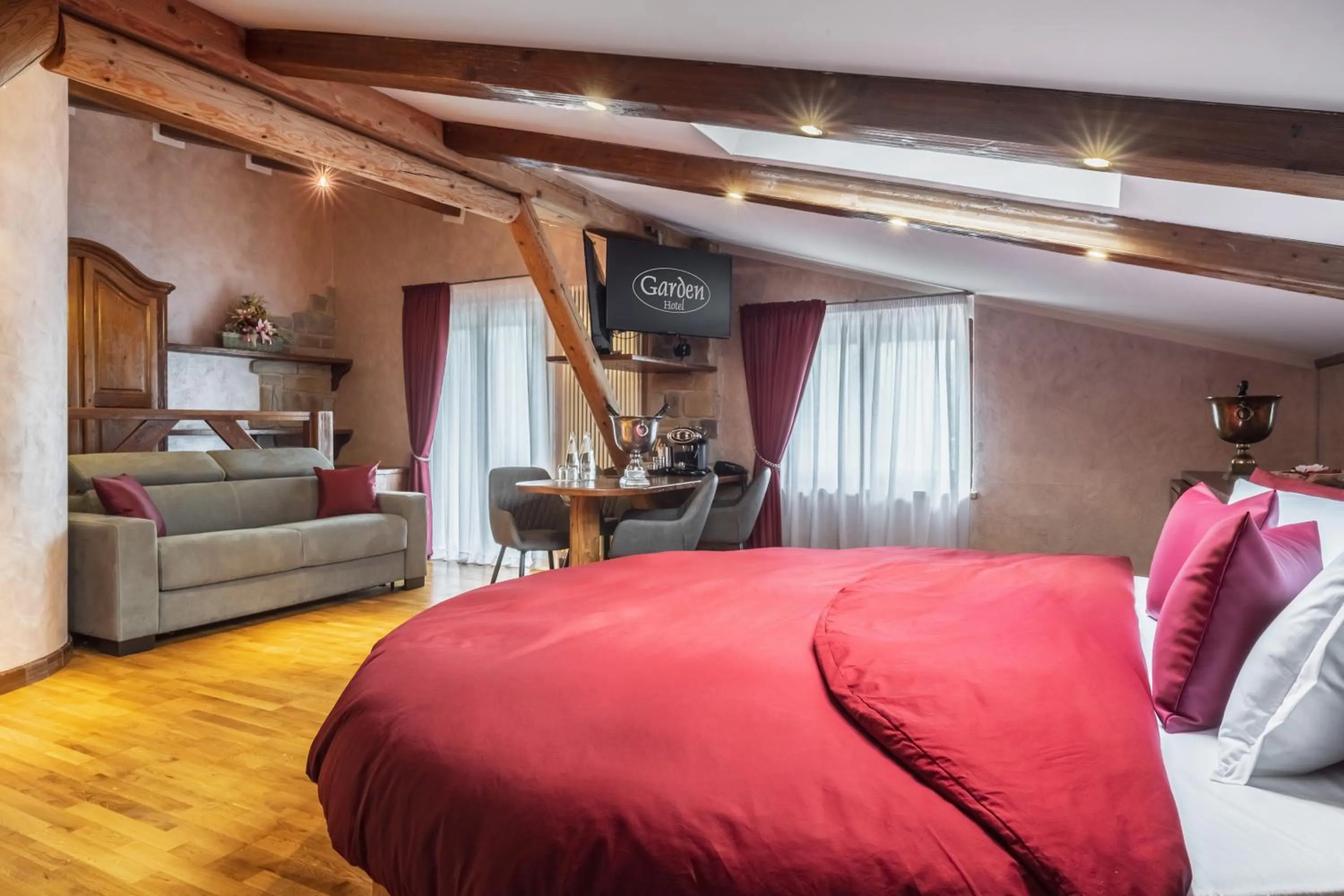 Bed in Garden Wellness Hotel S