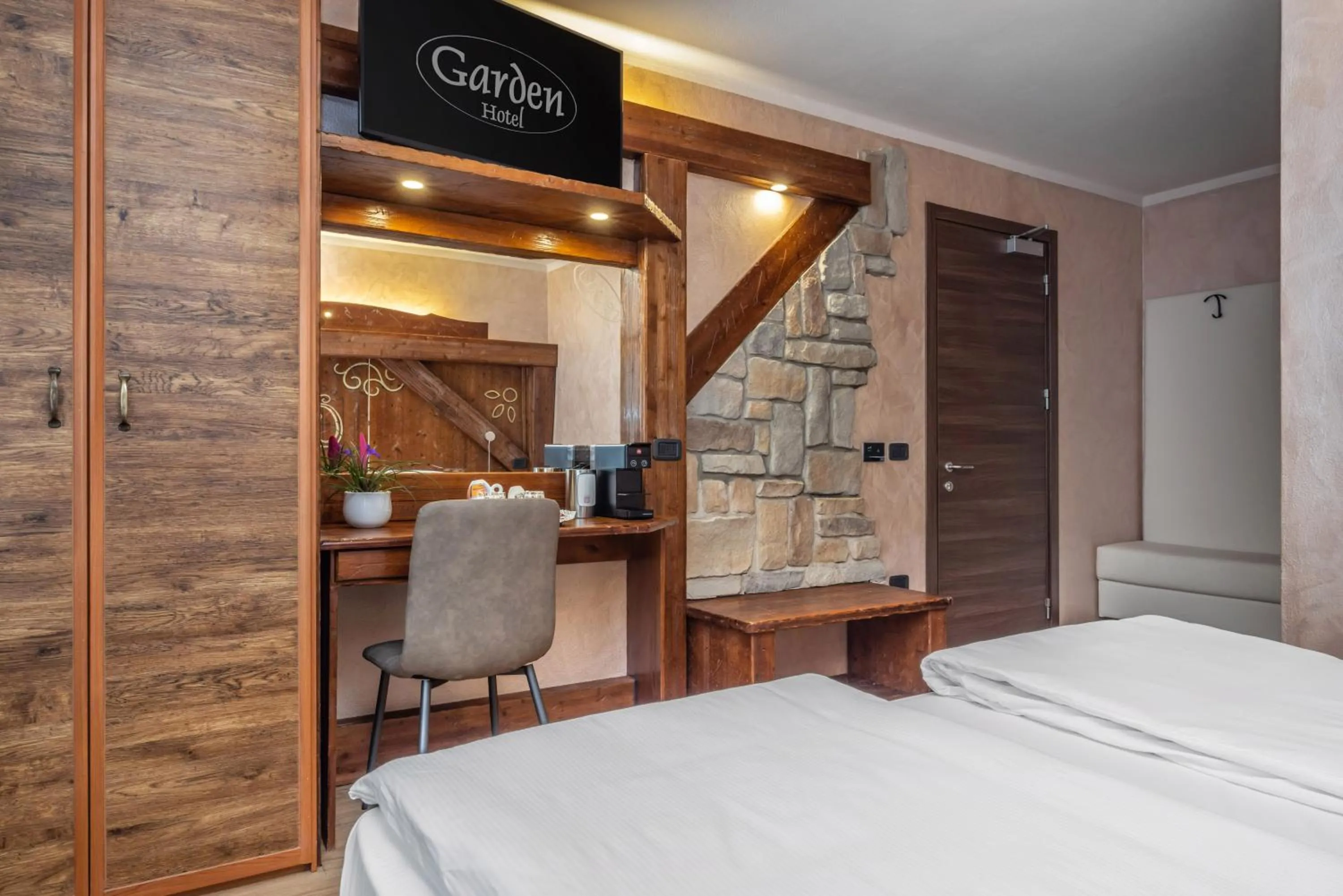 TV and multimedia, Bed in Garden Wellness Hotel S