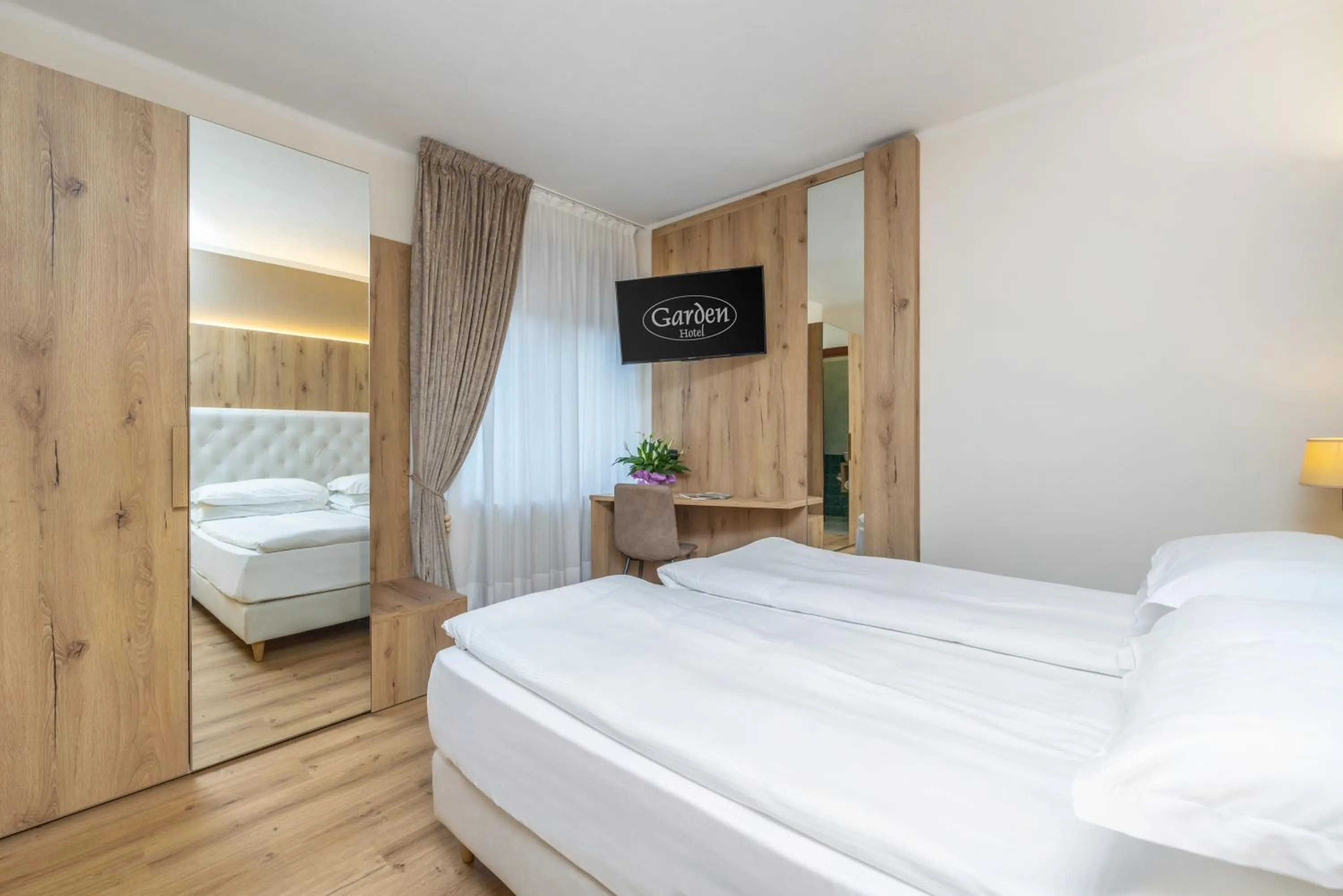 Bed in Garden Wellness Hotel S