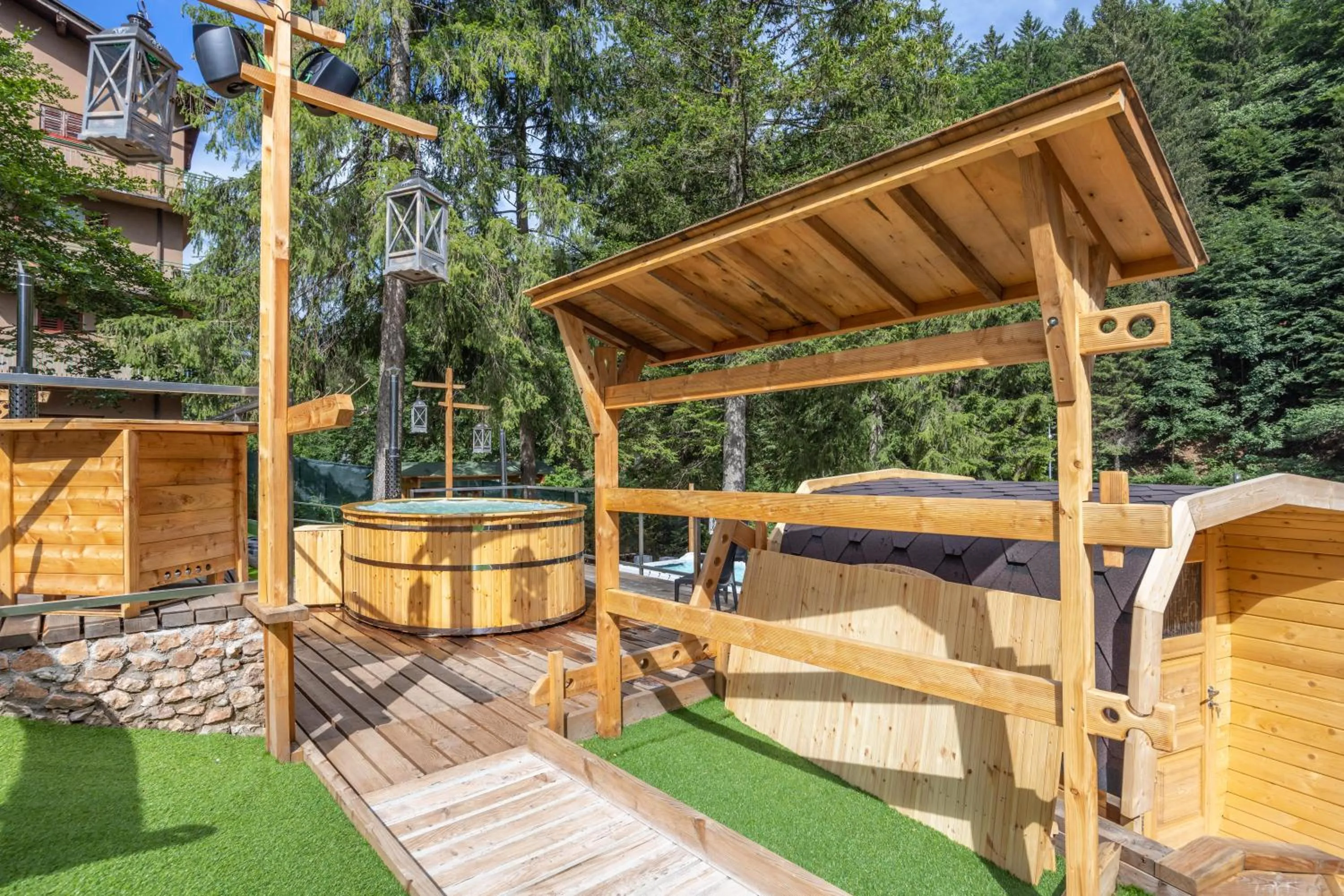 Hot Tub in Garden Wellness Hotel S