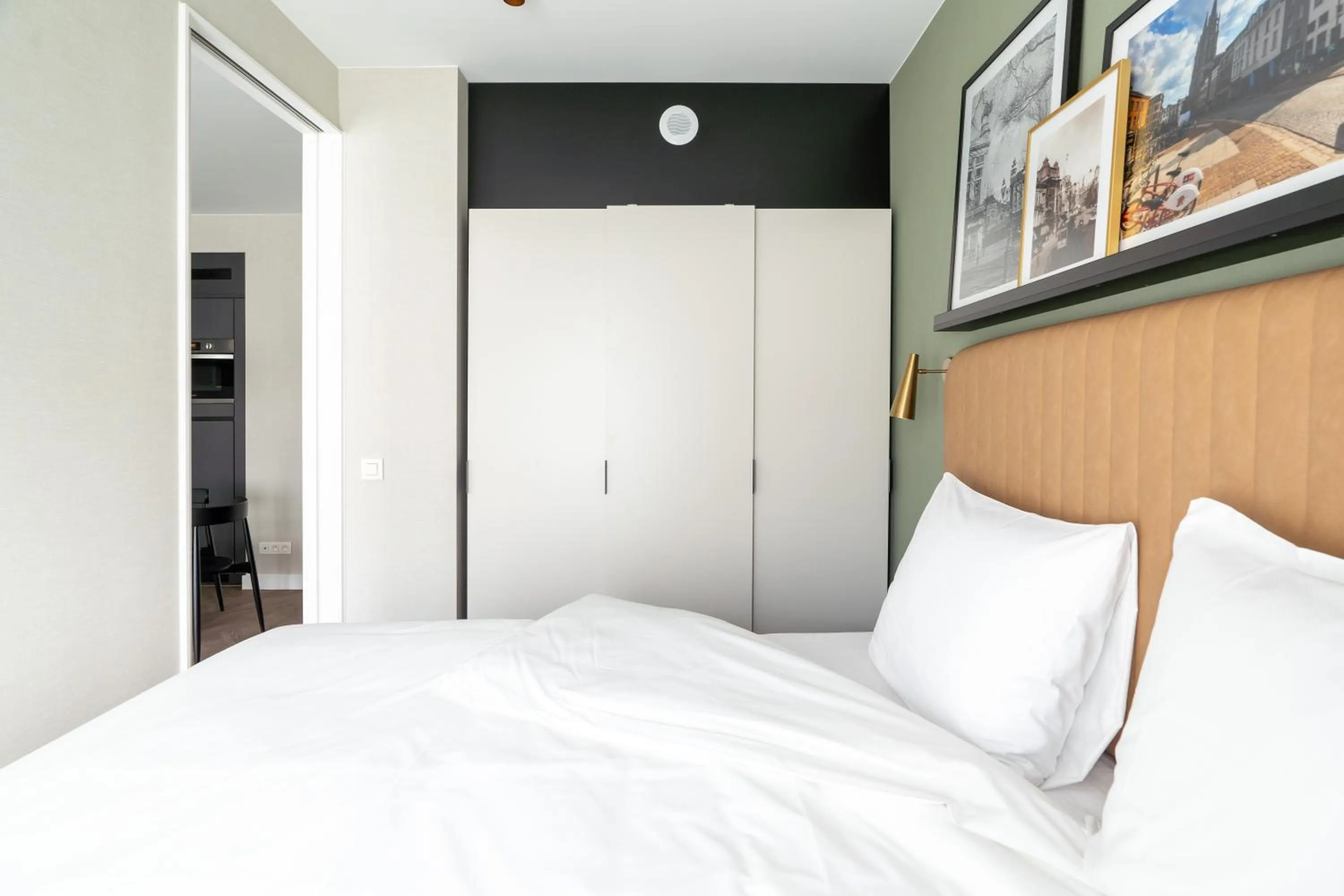 Bed in YAYS Antwerp Opera by Numa