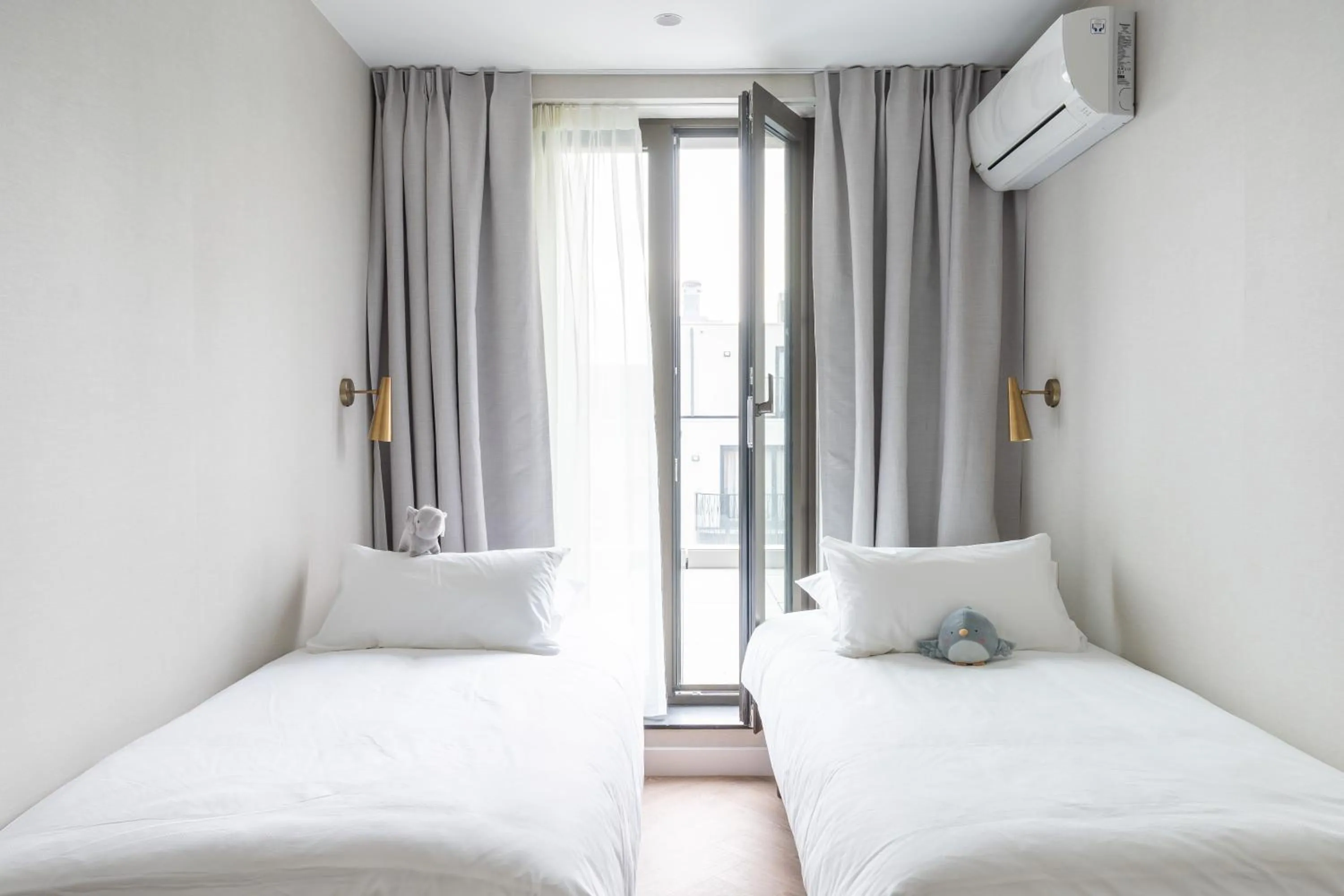 Bed in YAYS Antwerp Opera by Numa