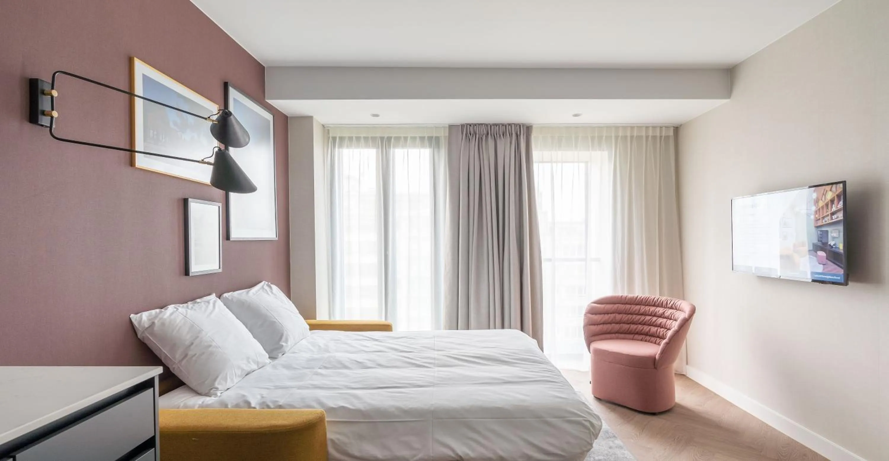 Bed in YAYS Antwerp Opera by Numa