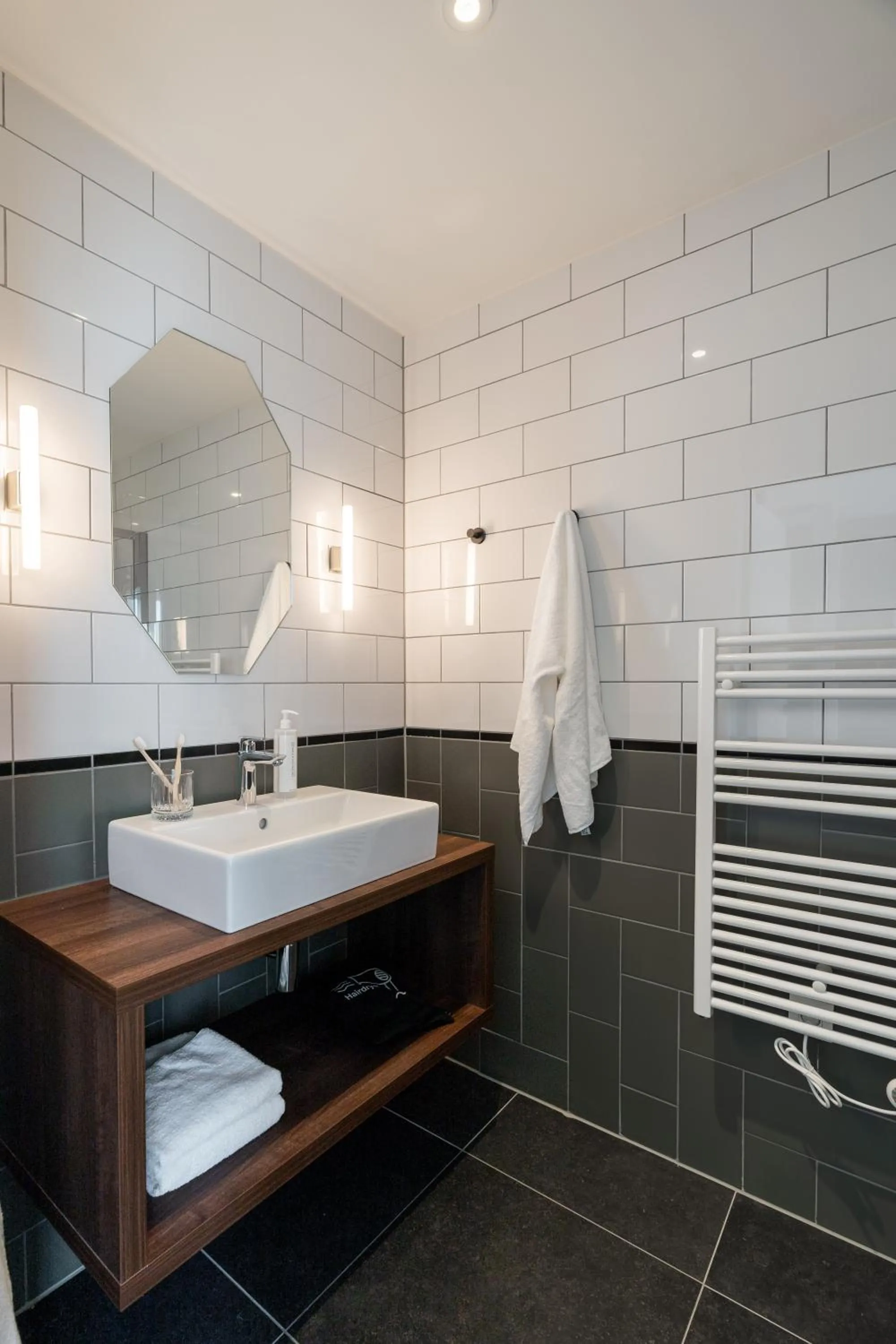 Bathroom in YAYS Antwerp Opera by Numa