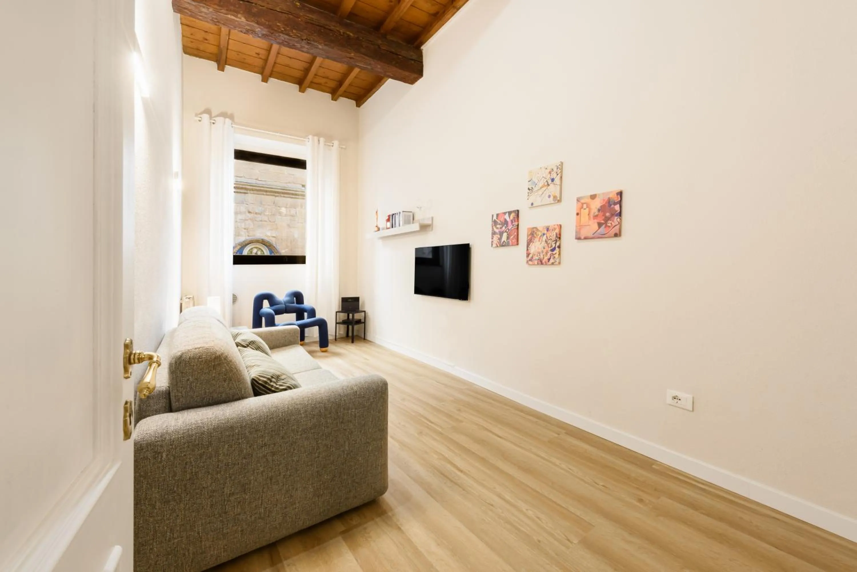 TV and multimedia in Orsanmichele View by Mmega