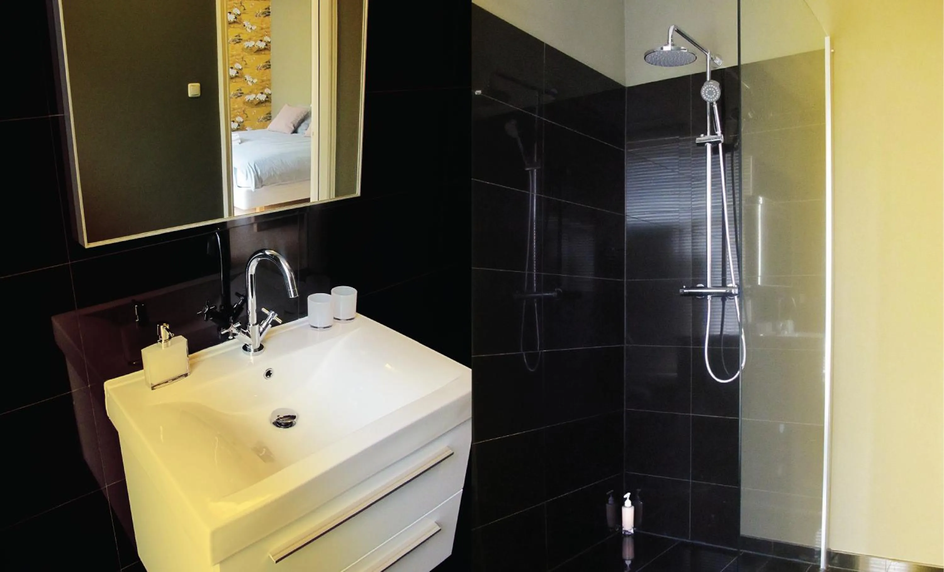 Bathroom in Maison Indochine