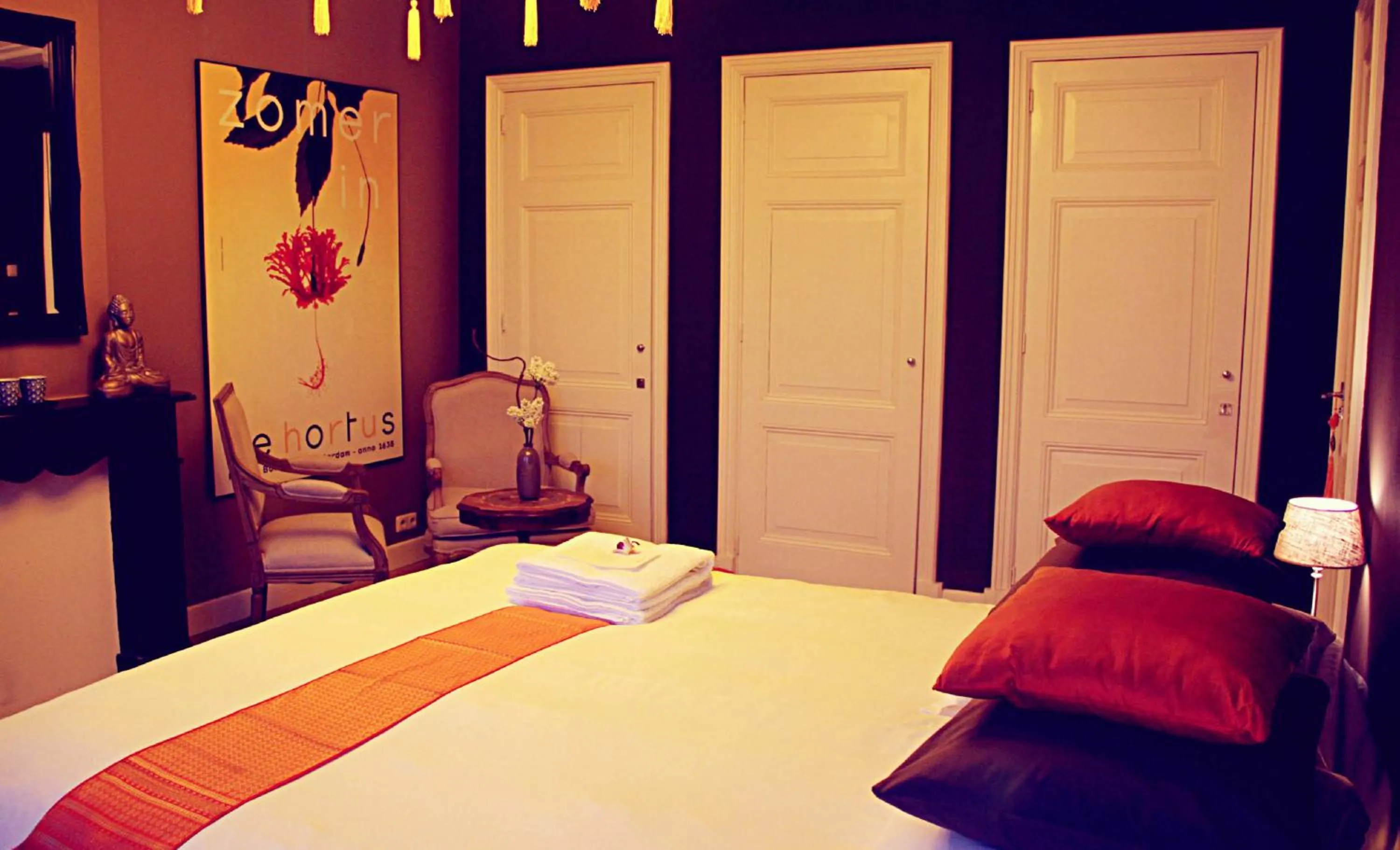 Photo of the whole room in Maison Indochine