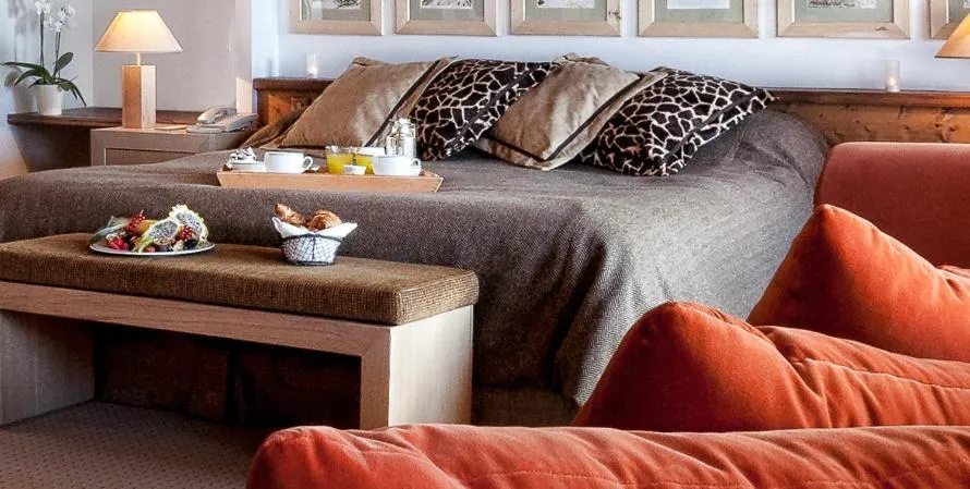 Photo of the whole room, Bed in Hôtel Les Barmes De l'Ours