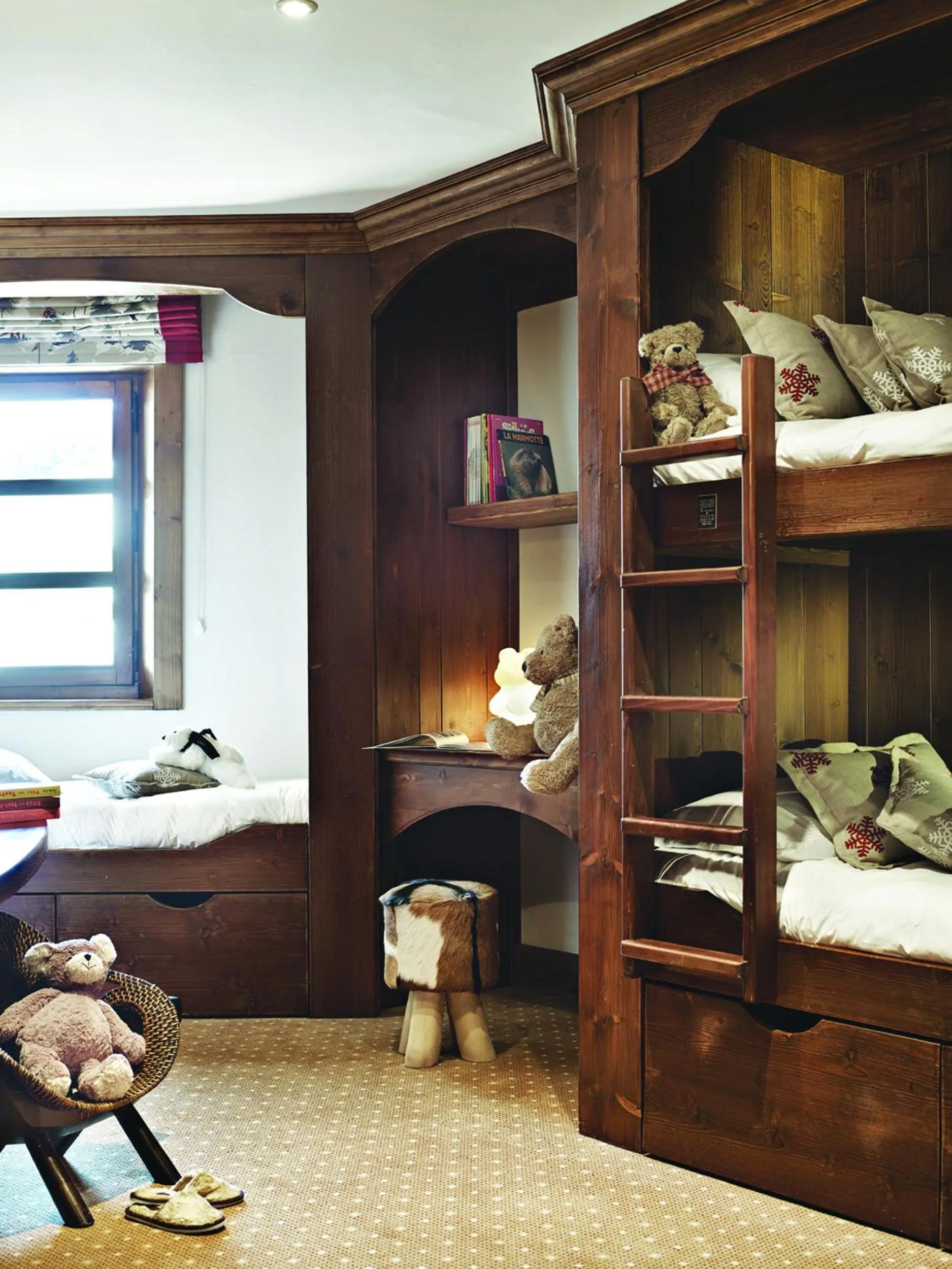 bunk bed, Bed in Hôtel Les Barmes De l'Ours