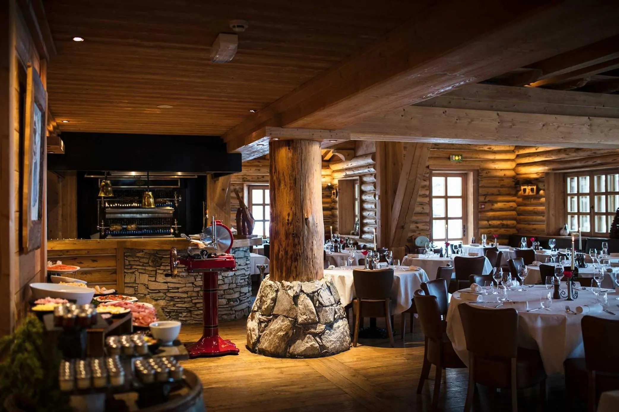 Restaurant/places to eat in Hôtel Les Barmes De l'Ours