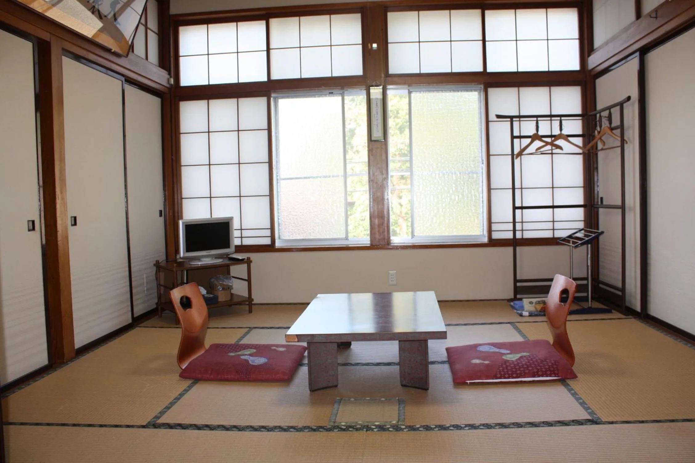 Photo of the whole room in Tamonkan