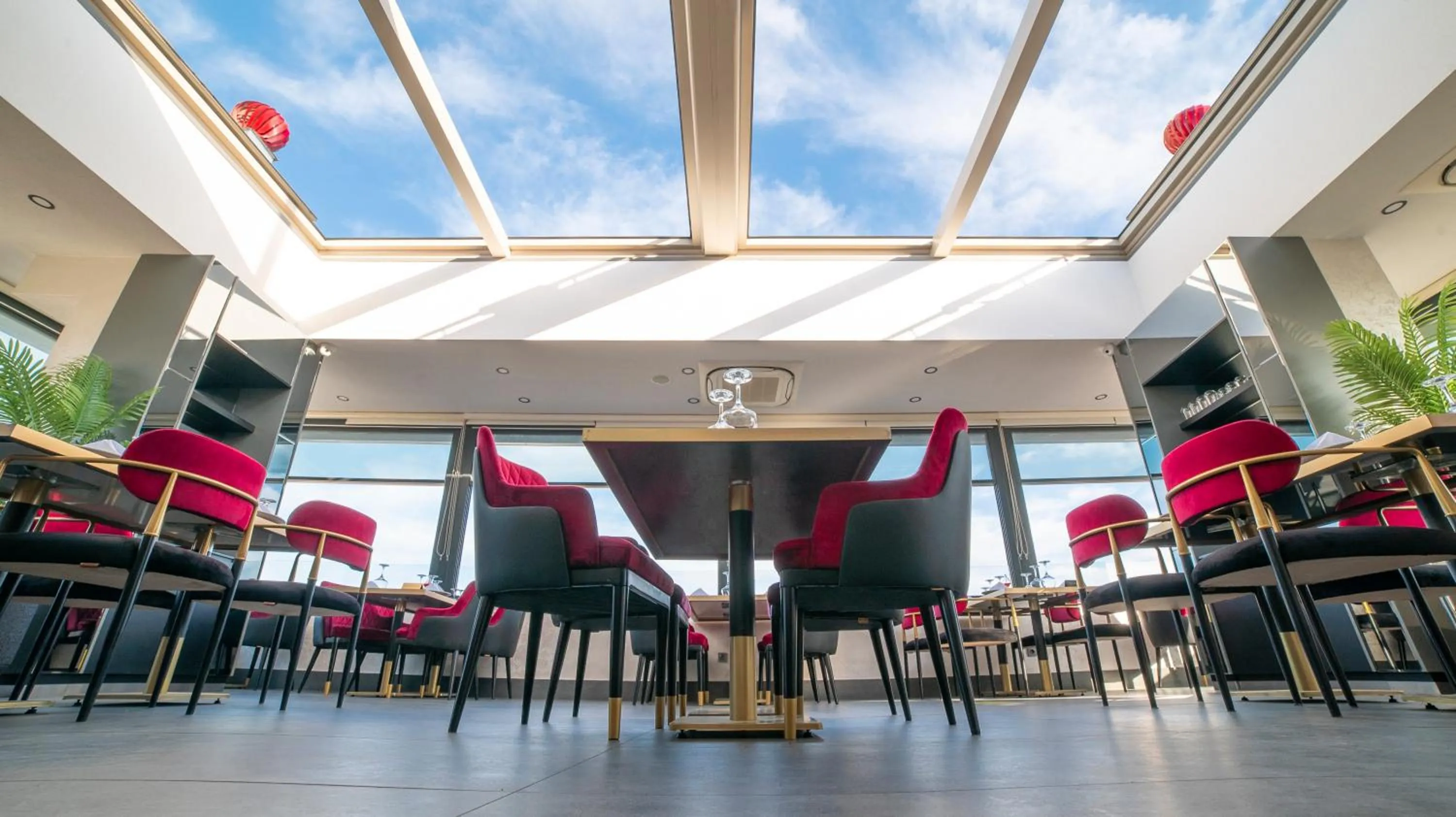 Restaurant/places to eat in Türkay Hotel