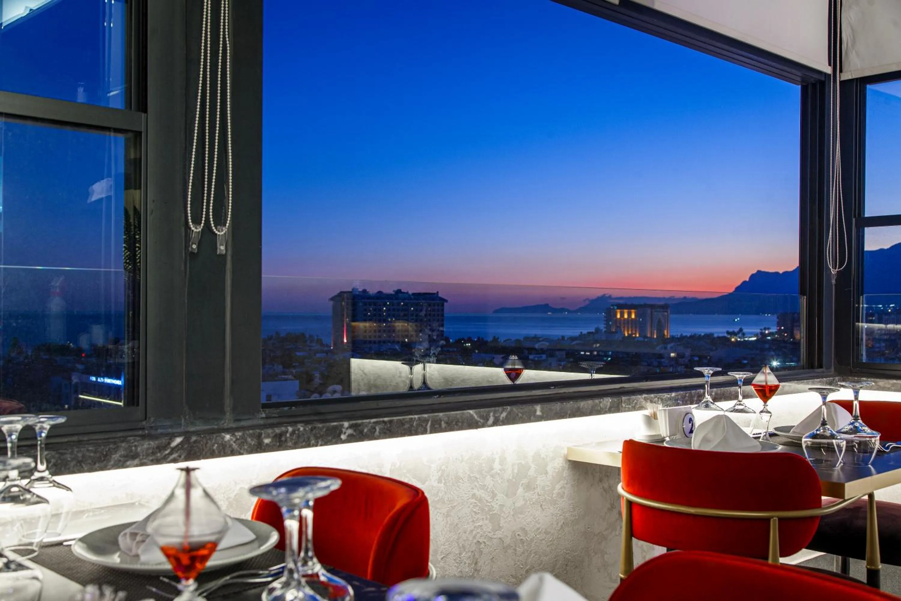 Restaurant/places to eat in Türkay Hotel