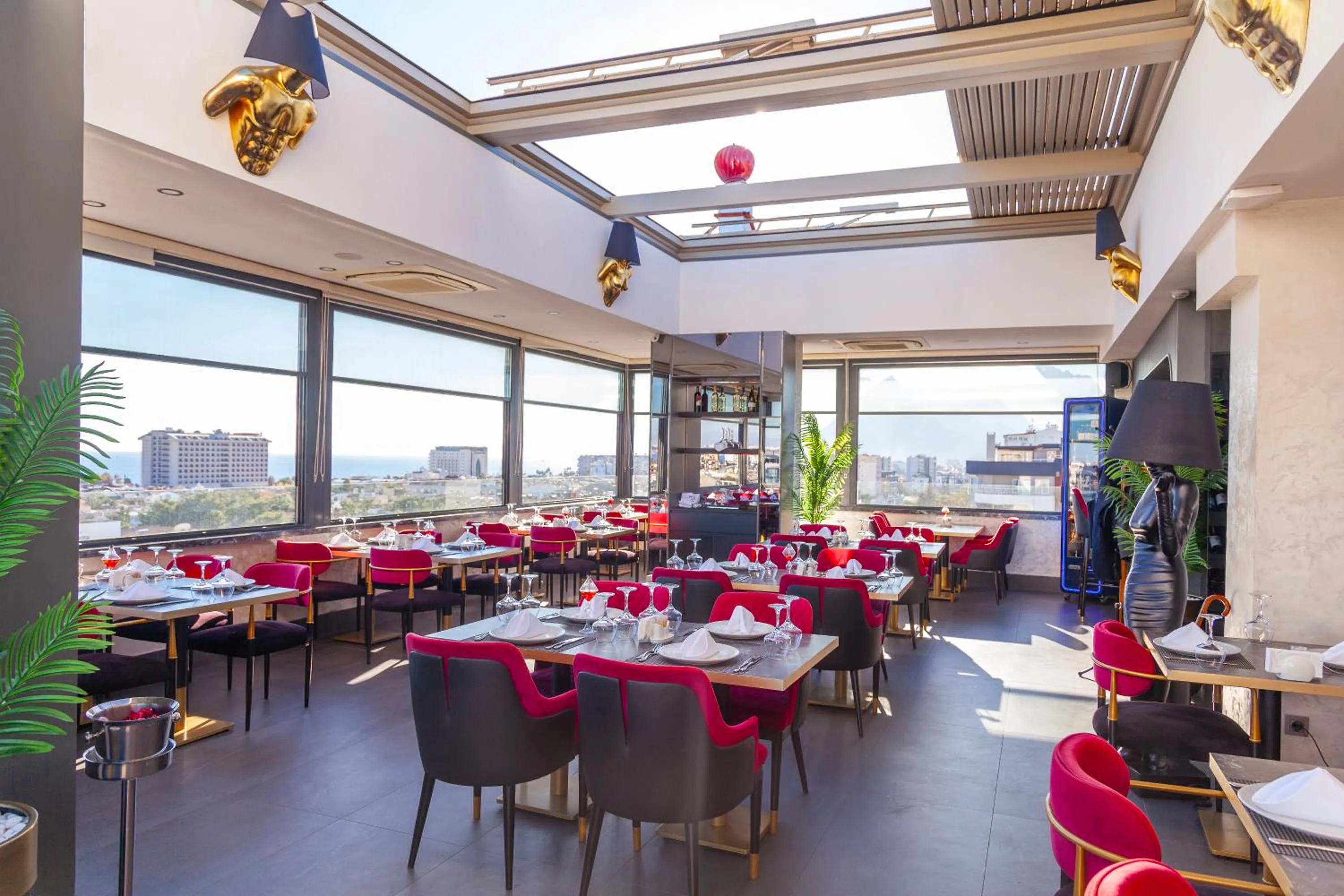 Restaurant/places to eat in Türkay Hotel