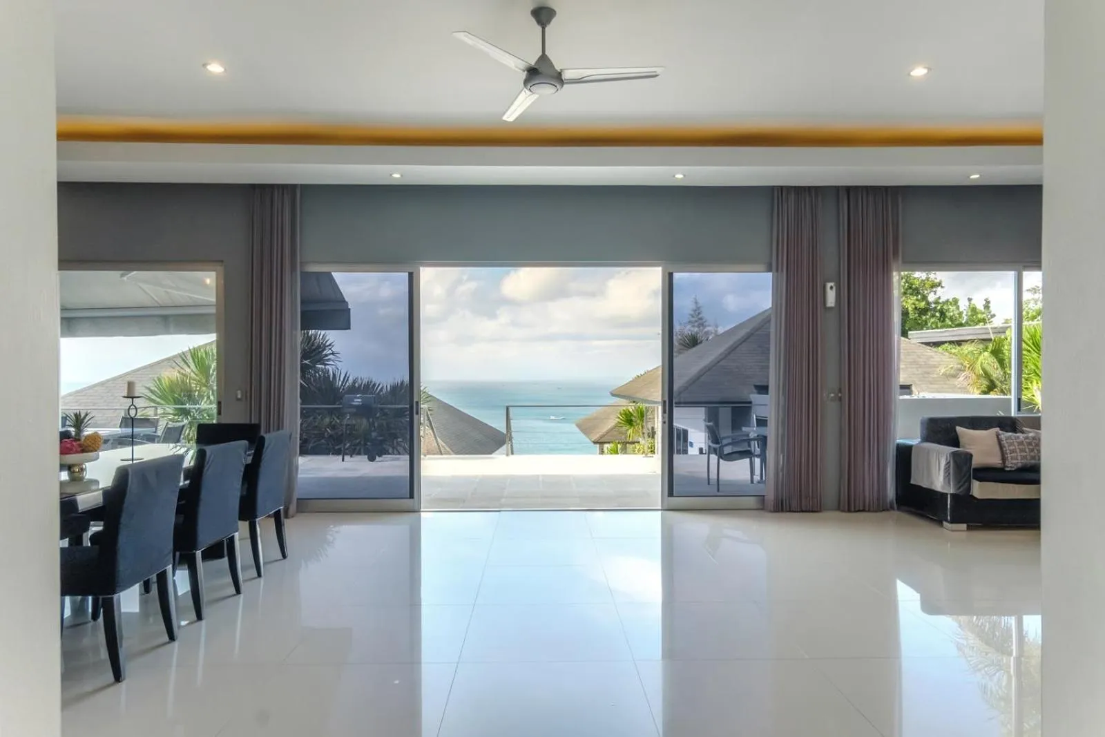 Living room in Suluban Cliff Bali Villa