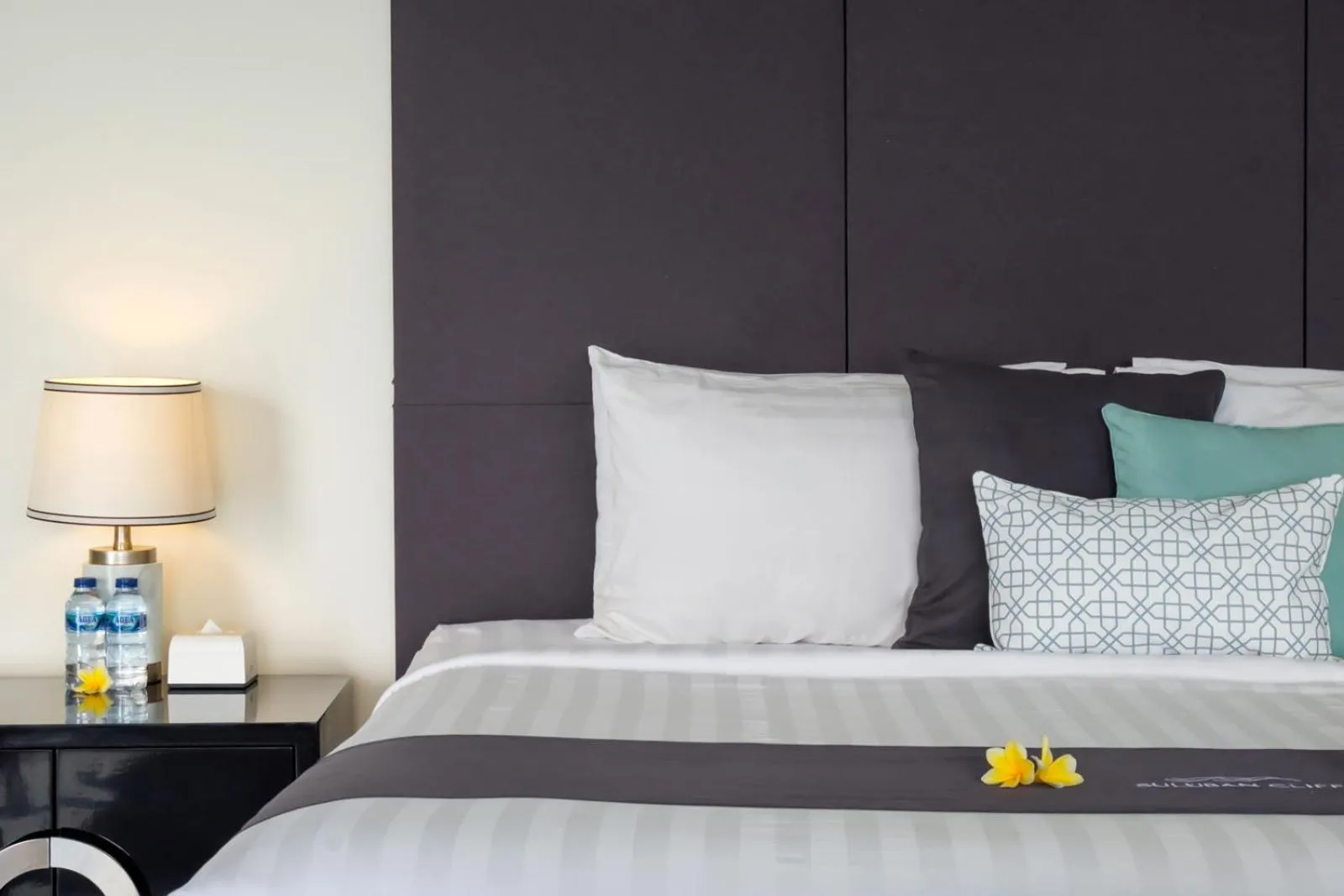 Bed in Suluban Cliff Bali Villa