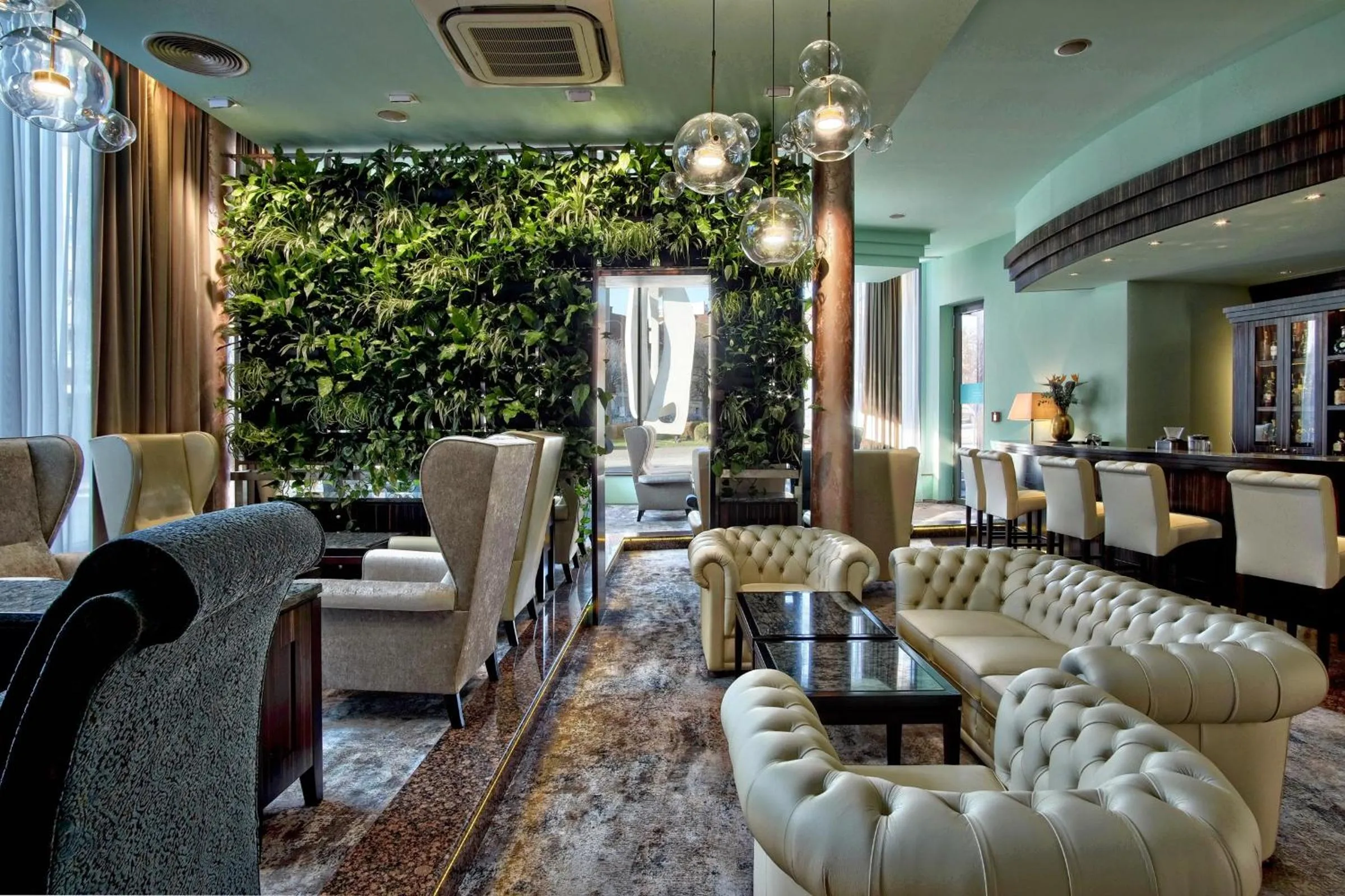 Restaurant/places to eat in Hotel Continental