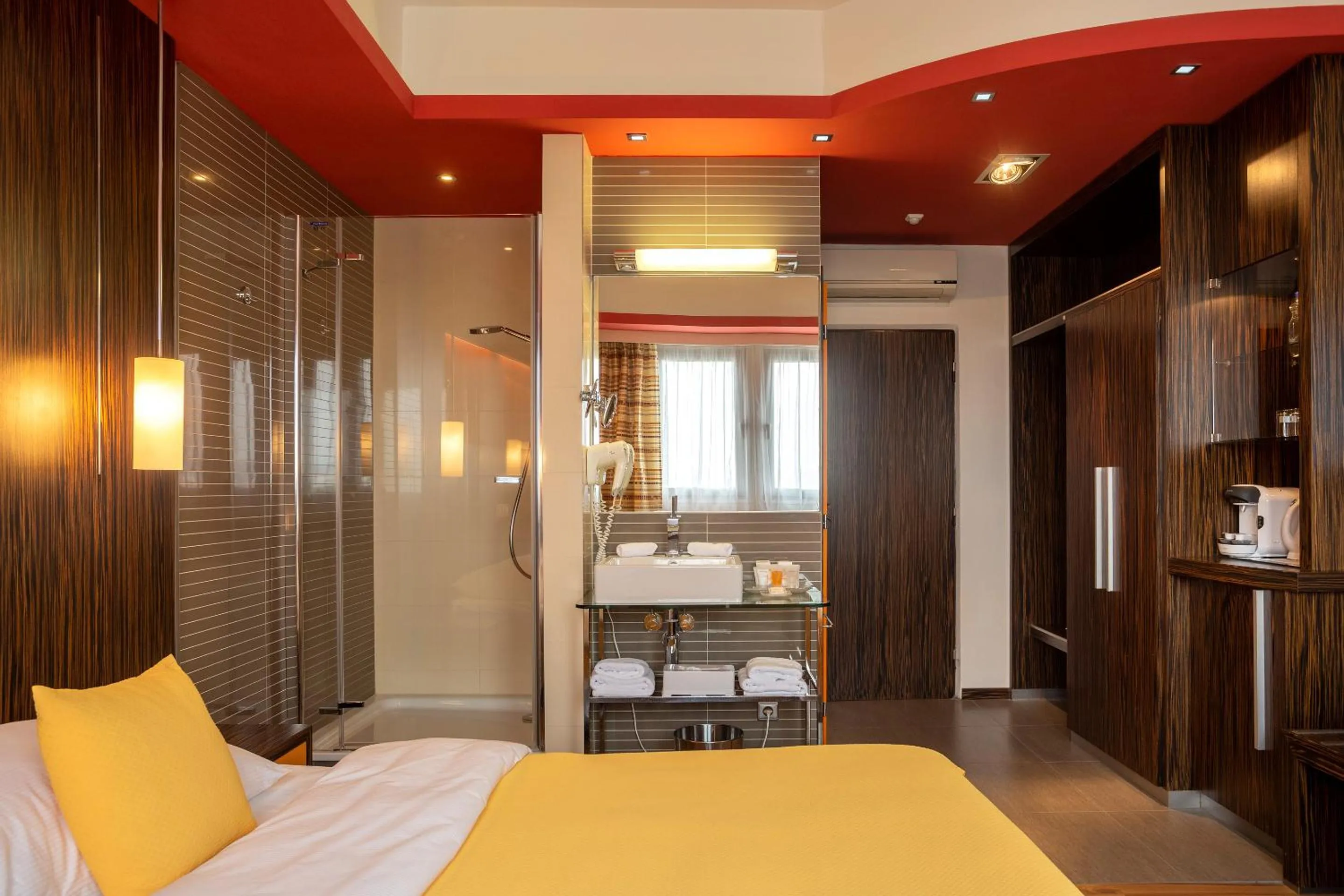 Photo of the whole room, Bed in Hotel Continental