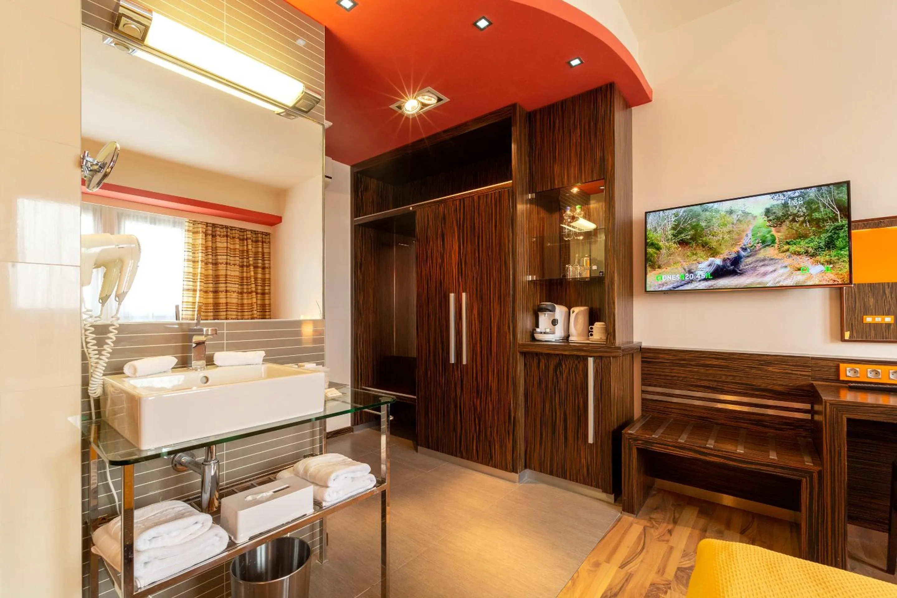 Photo of the whole room in Hotel Continental