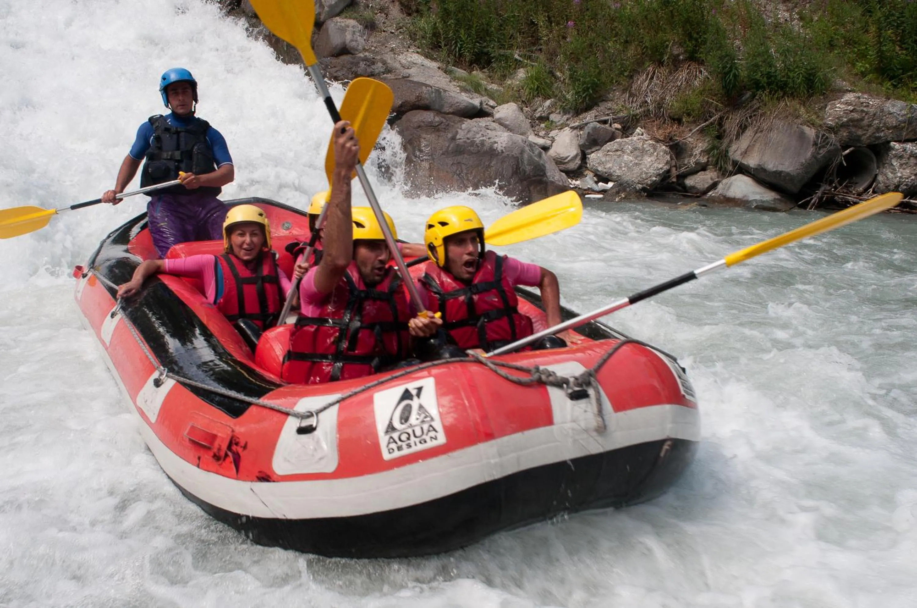 People in Rock Noir & Spa