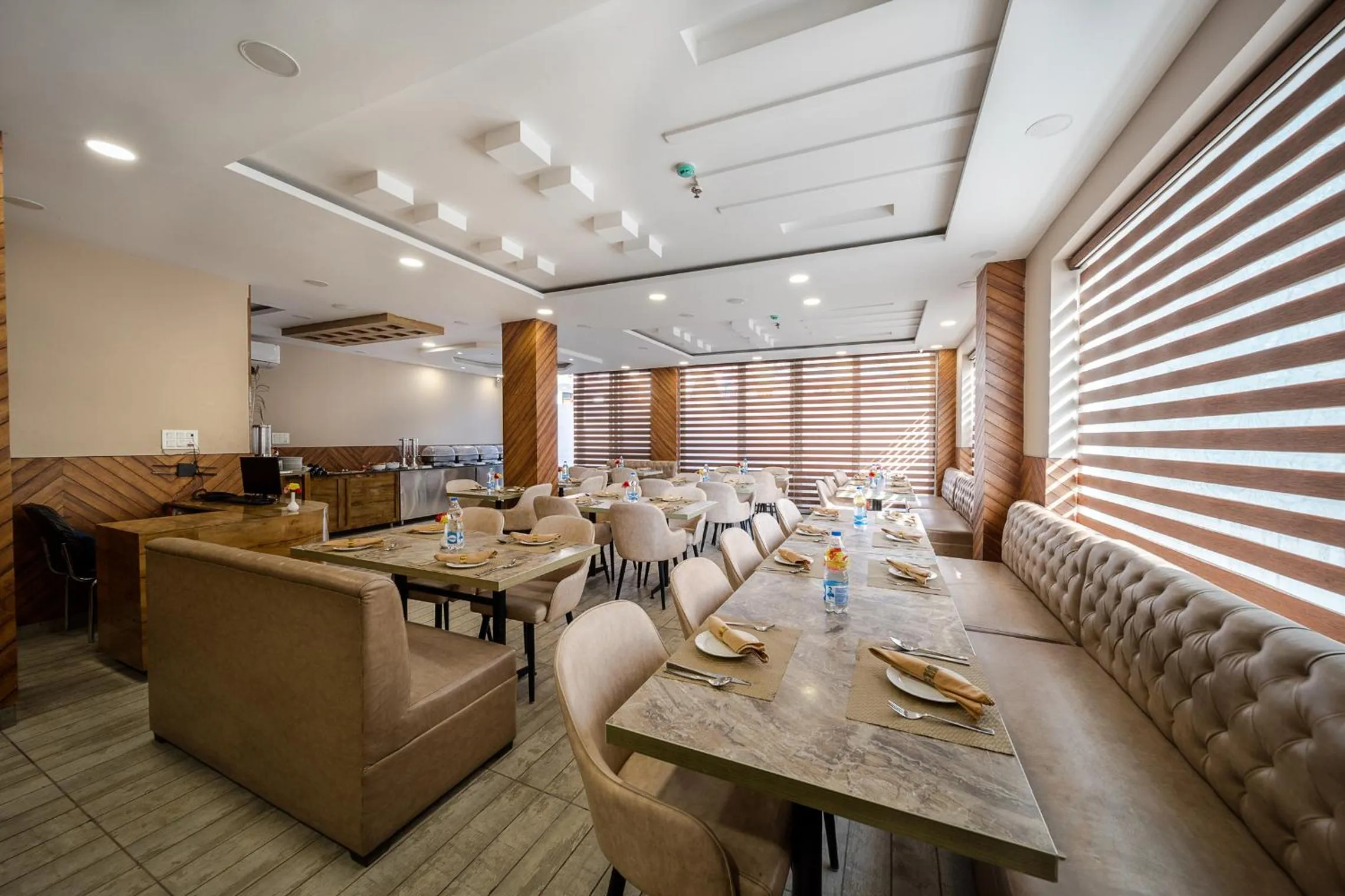 Restaurant/places to eat in Tripli Hotels Shivaay