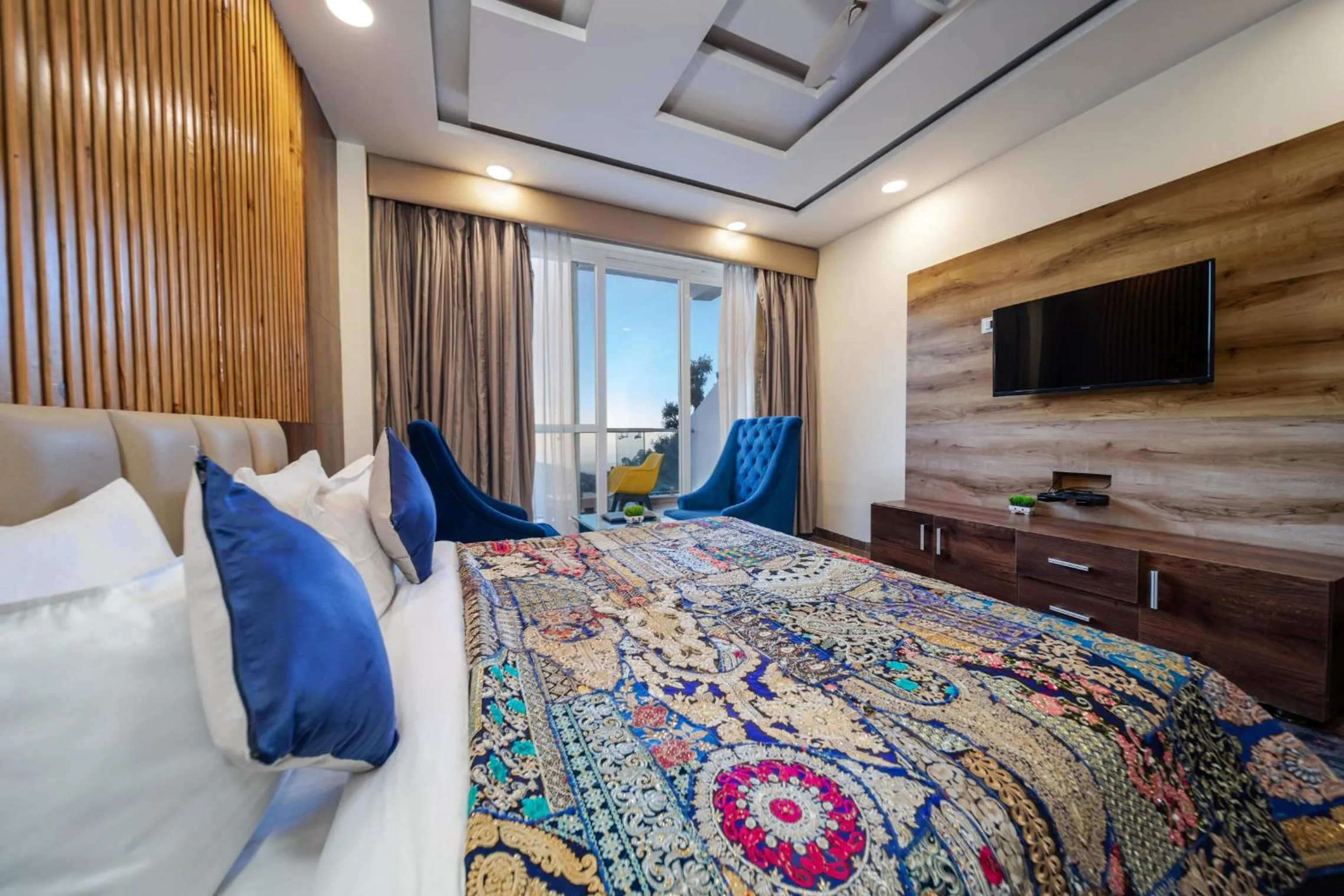 TV and multimedia in Tripli Hotels Shivaay