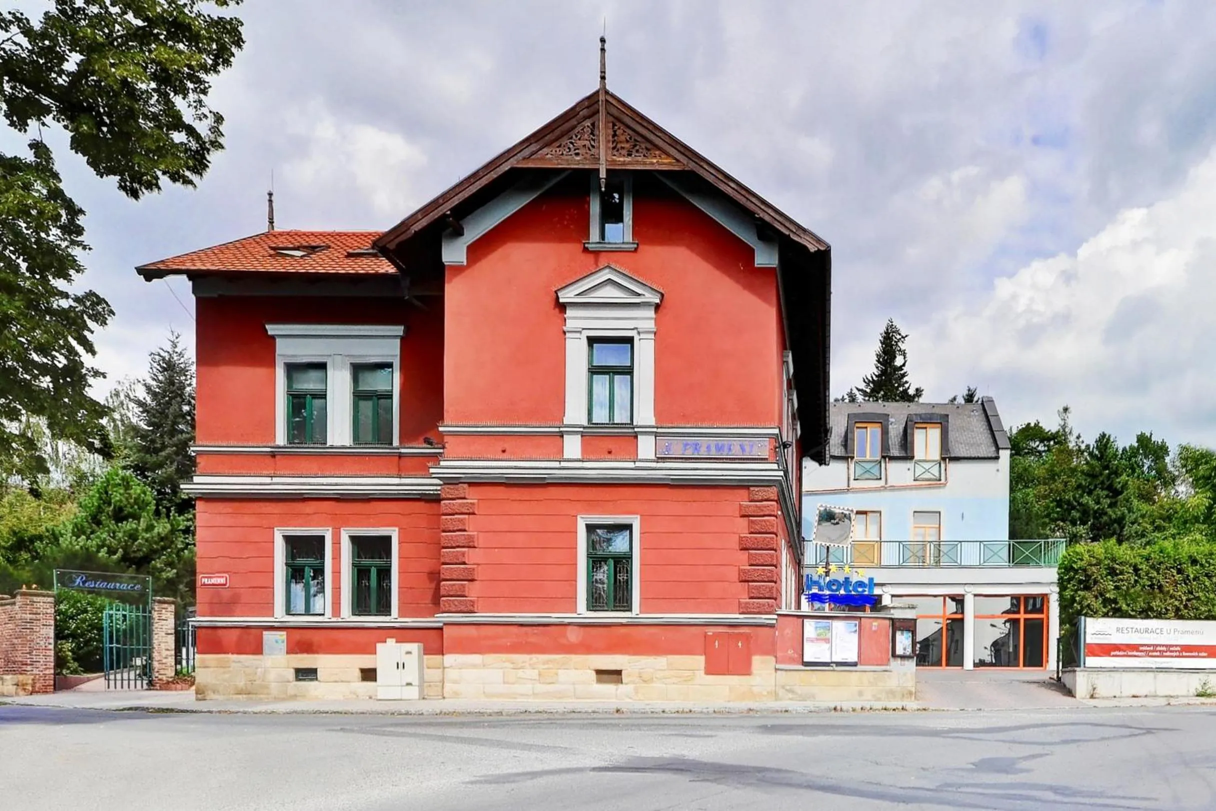 Property building in Hotel U Pramenu