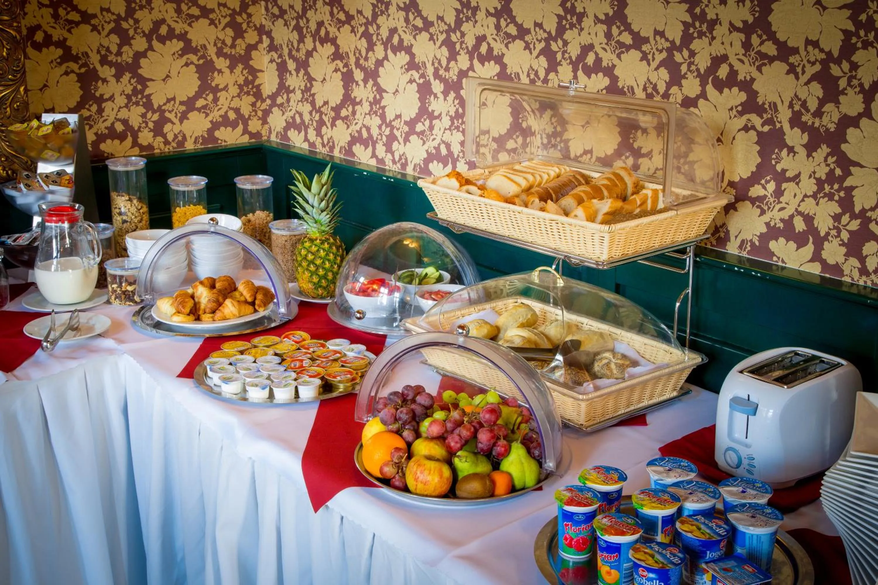 Breakfast in Hotel U Pramenu