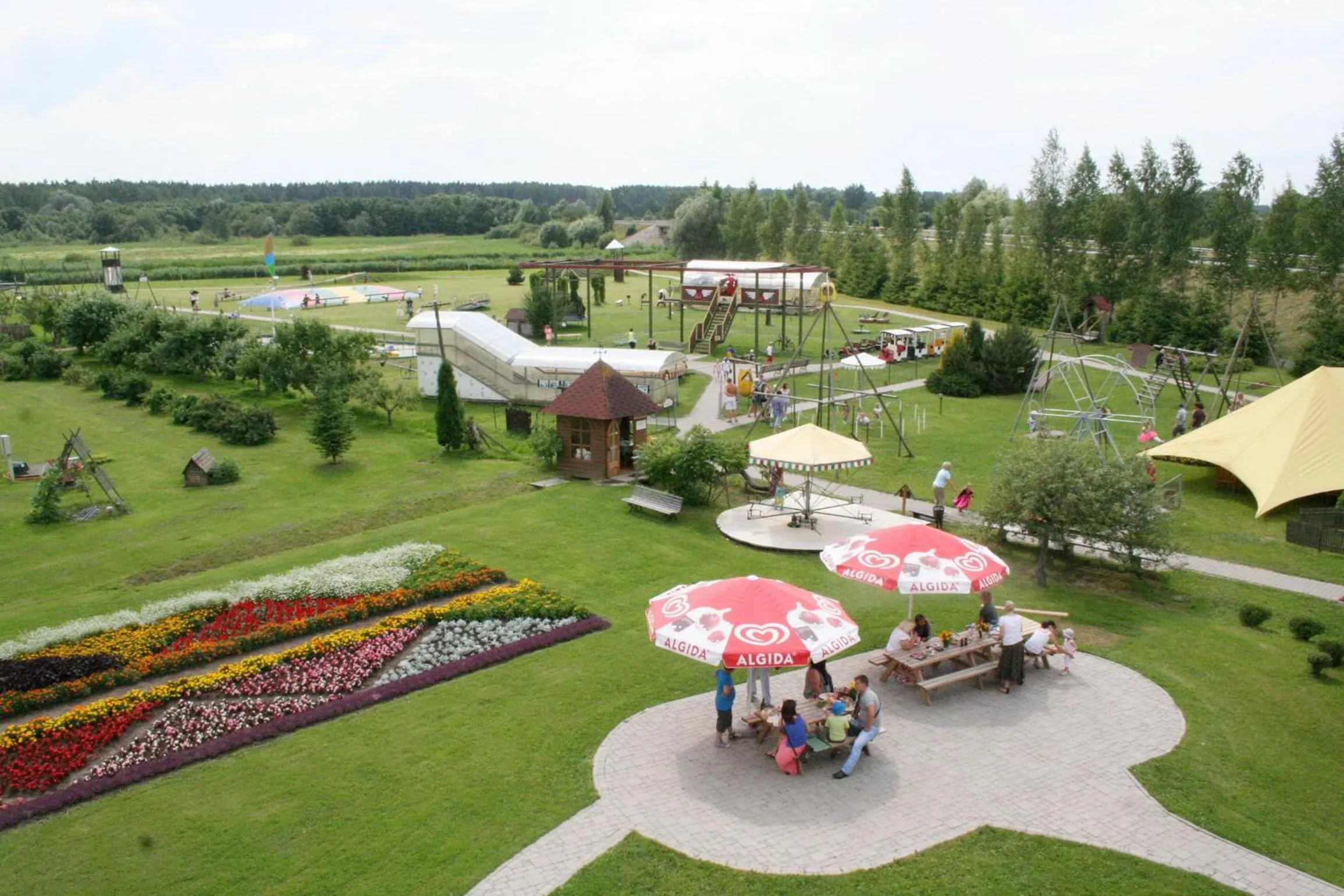 Restaurant/places to eat in Hotel Senlīči