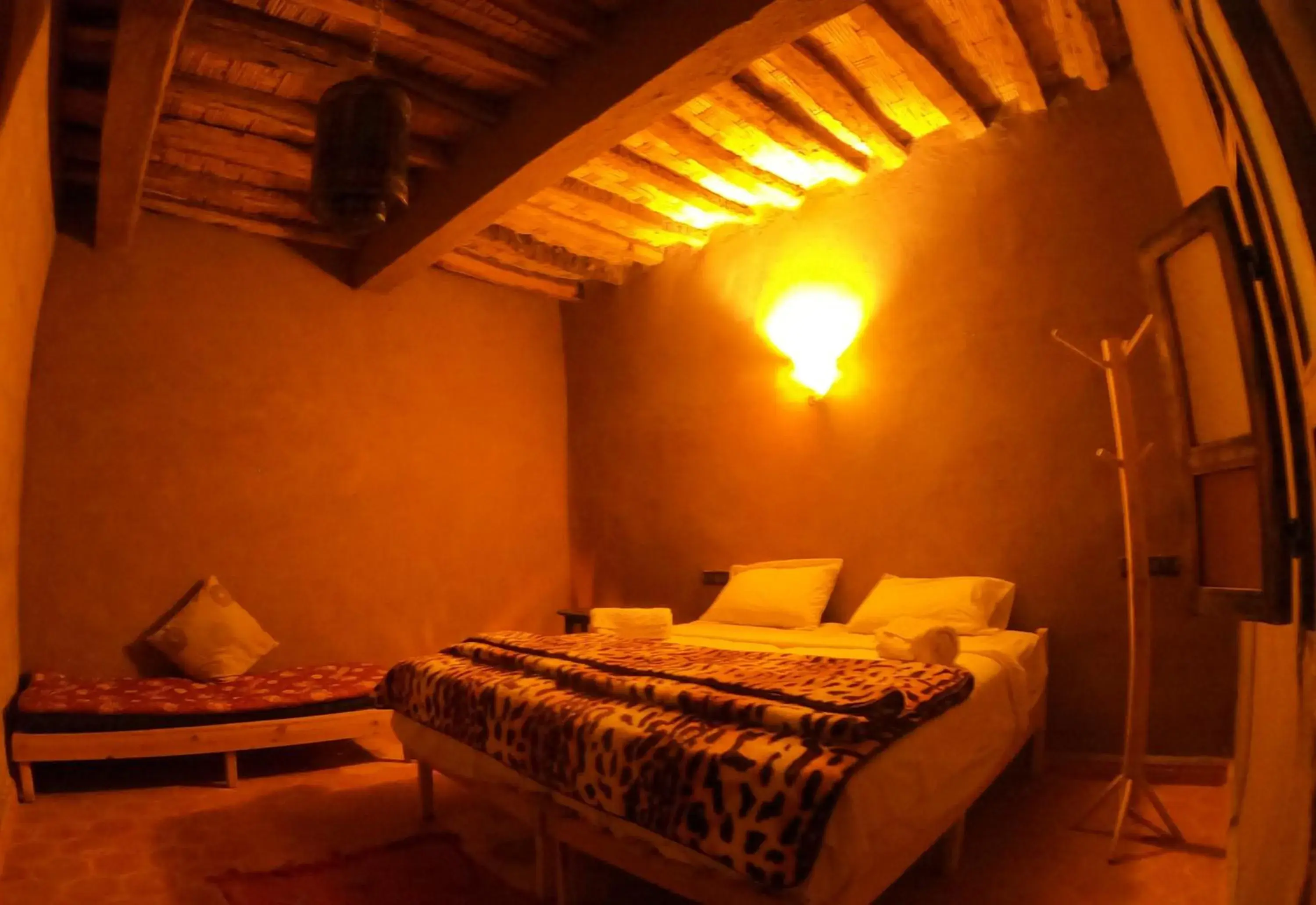 Deluxe Twin Room in Auberge Kasbah Dar Sahara Tours Deluxe Twin Room in Auberge Kasbah Dar Sahara Tours