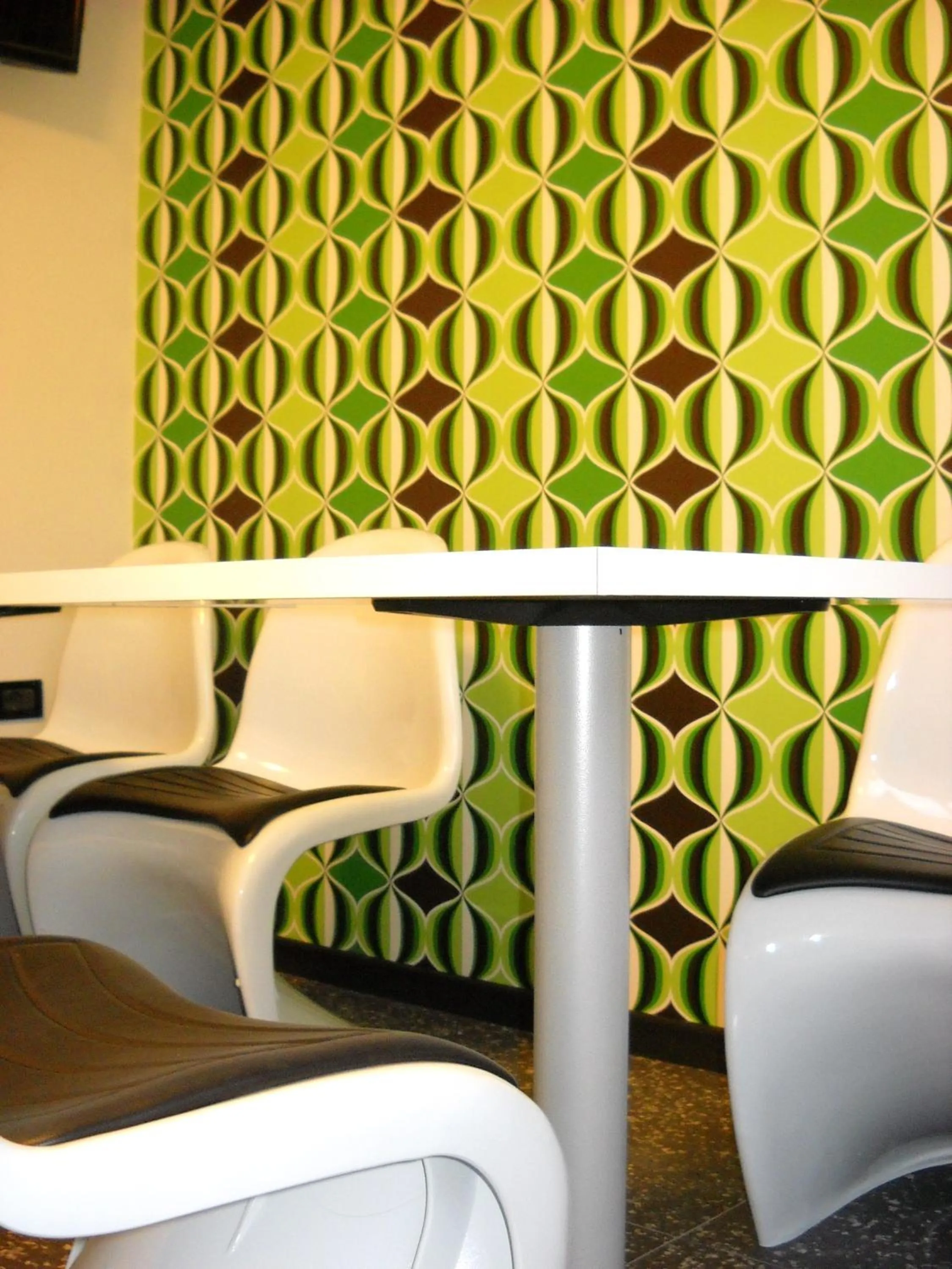 Restaurant/places to eat in B&B Seventy Design