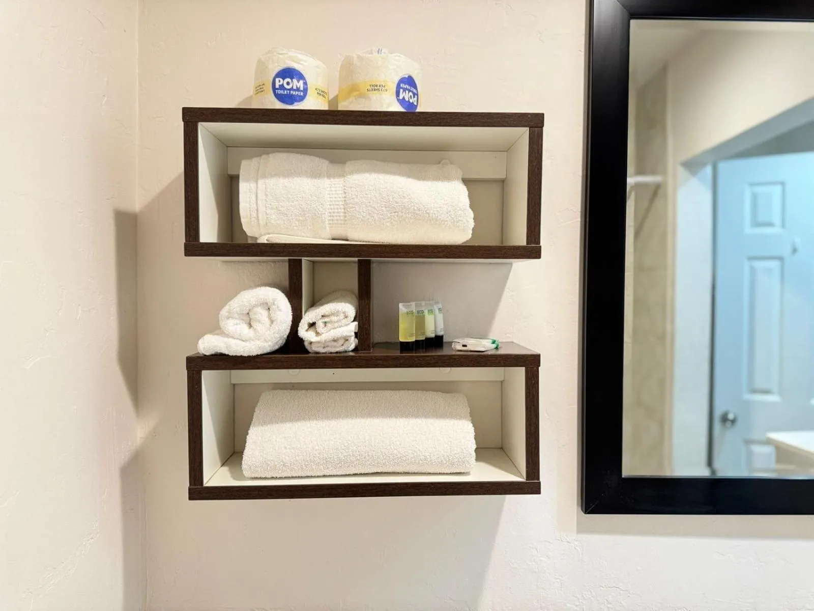 Toilet in B&J HOTEL AND APARTMENTS