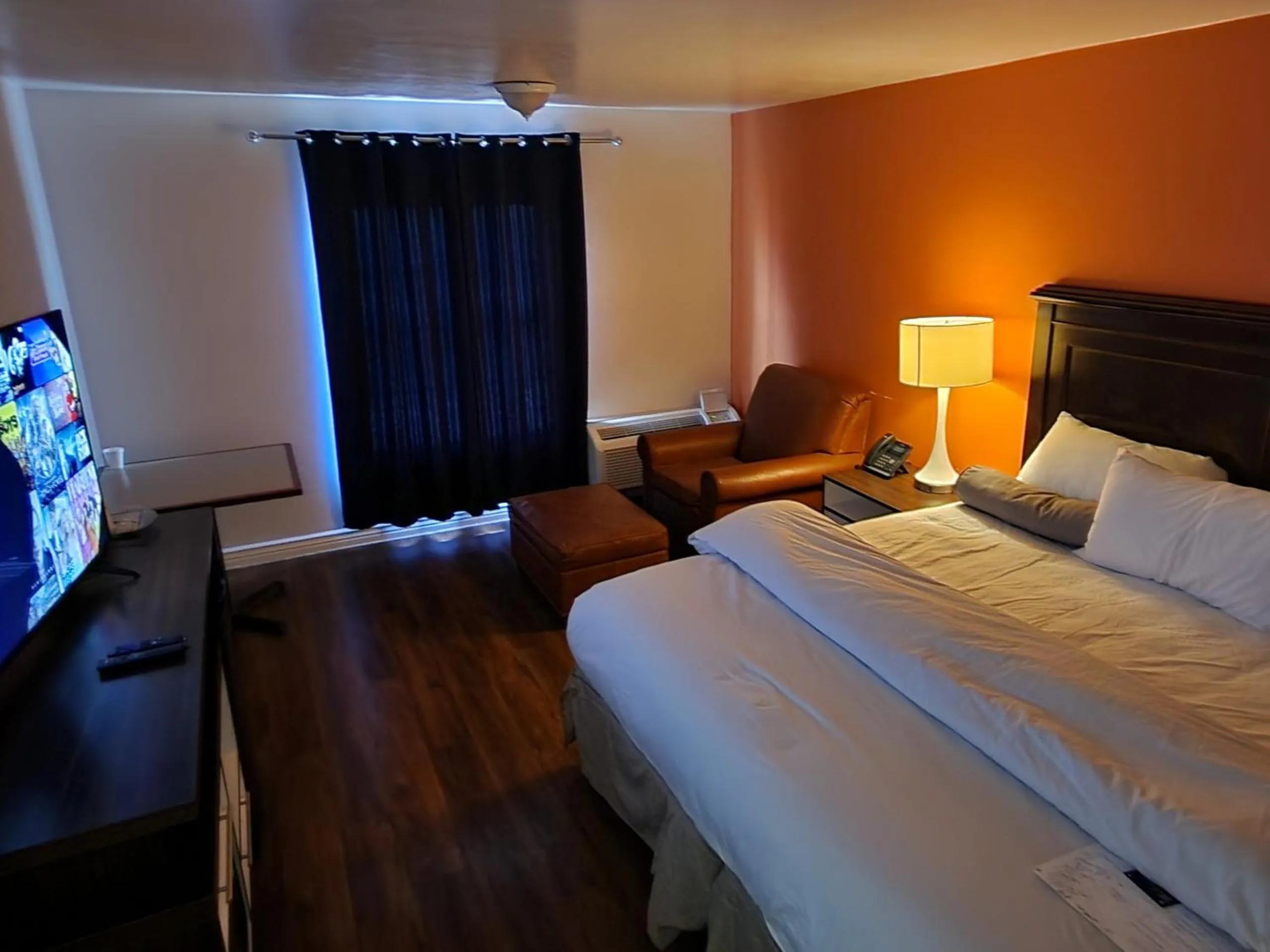 Bed in B&J HOTEL AND APARTMENTS