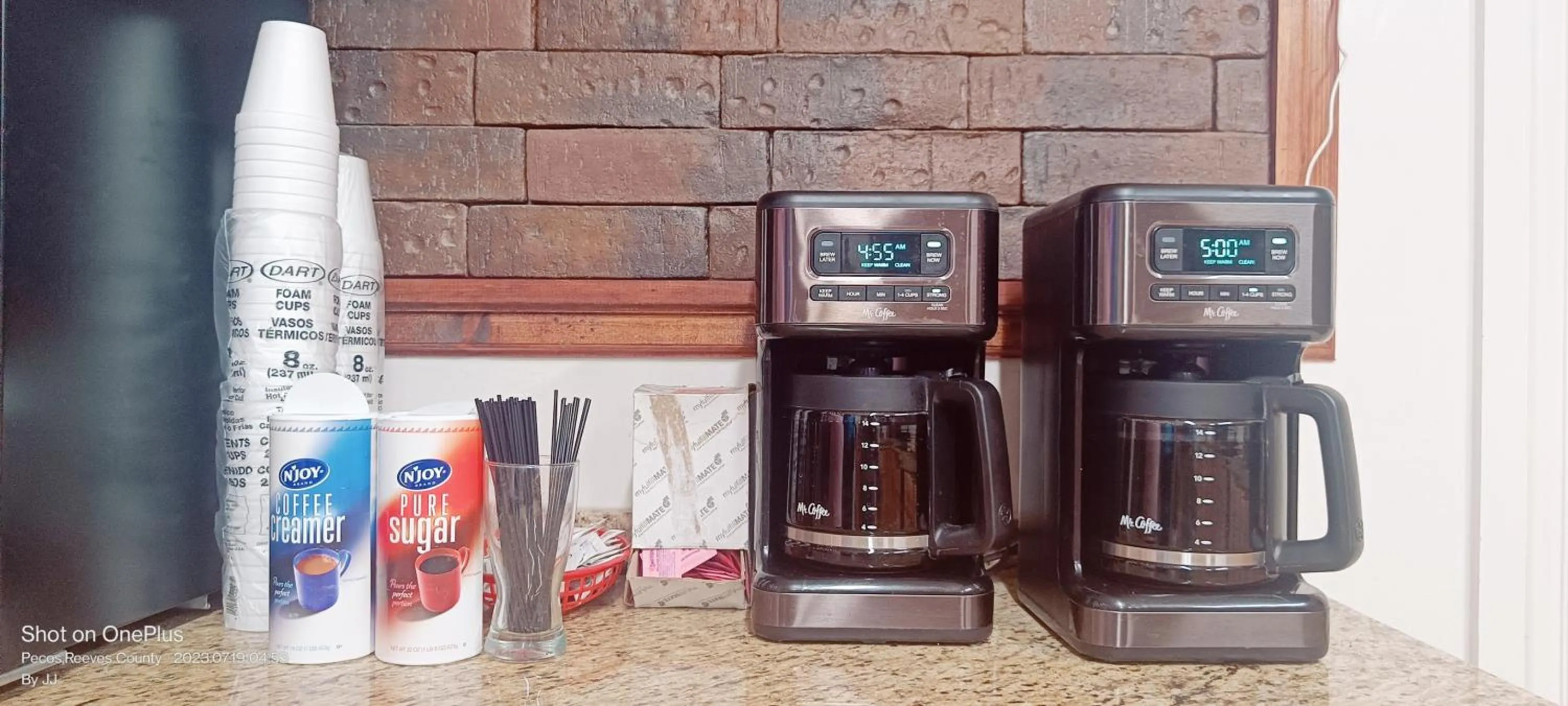 Coffee/tea facilities in B&J HOTEL AND APARTMENTS