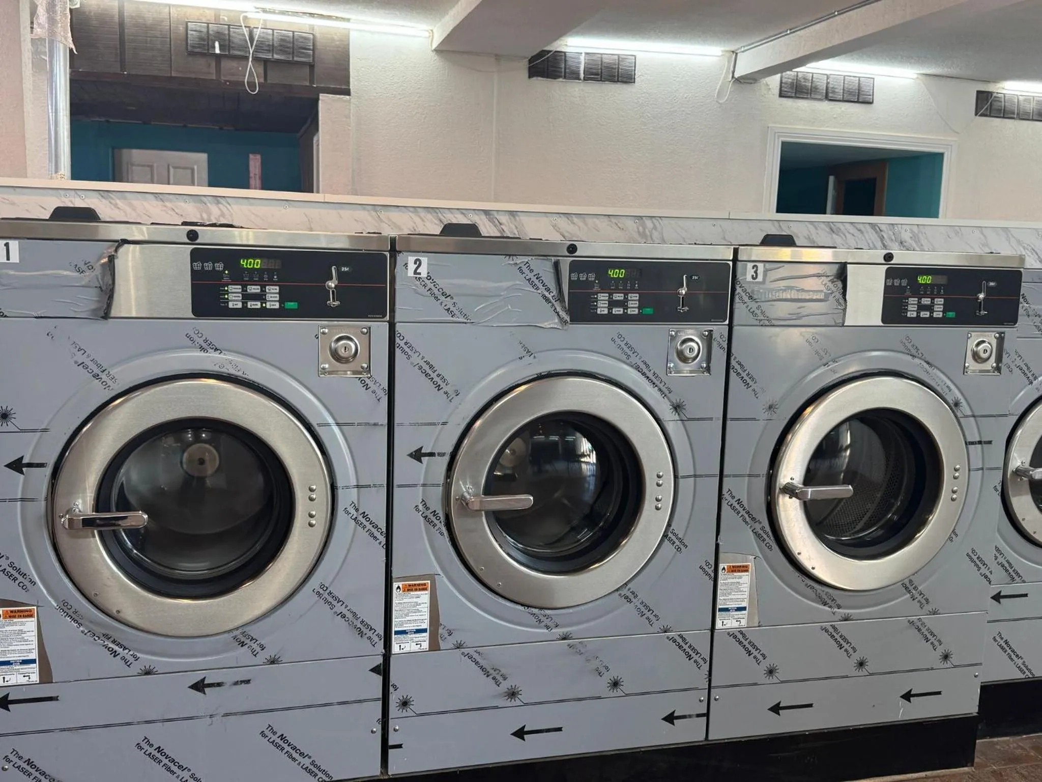 washing machine in B&J HOTEL AND APARTMENTS