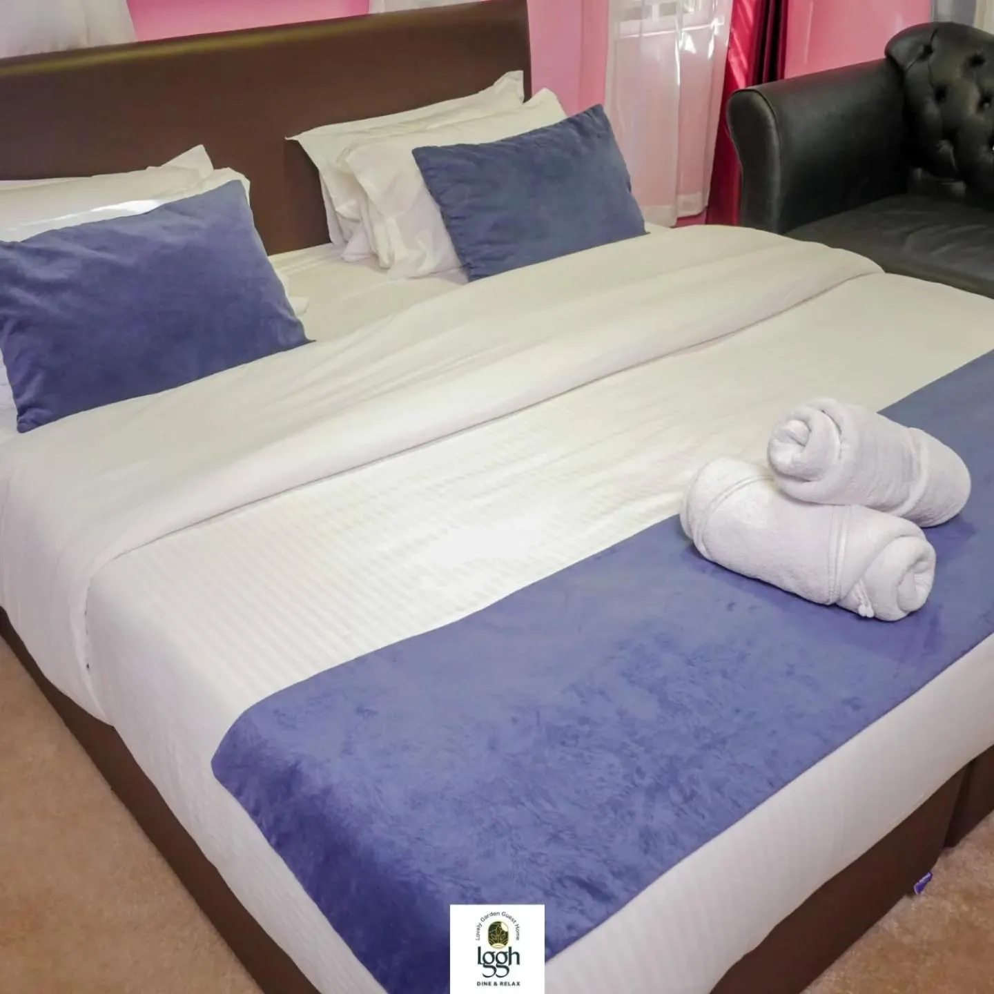 Bed in Lovely Garden Guest Home