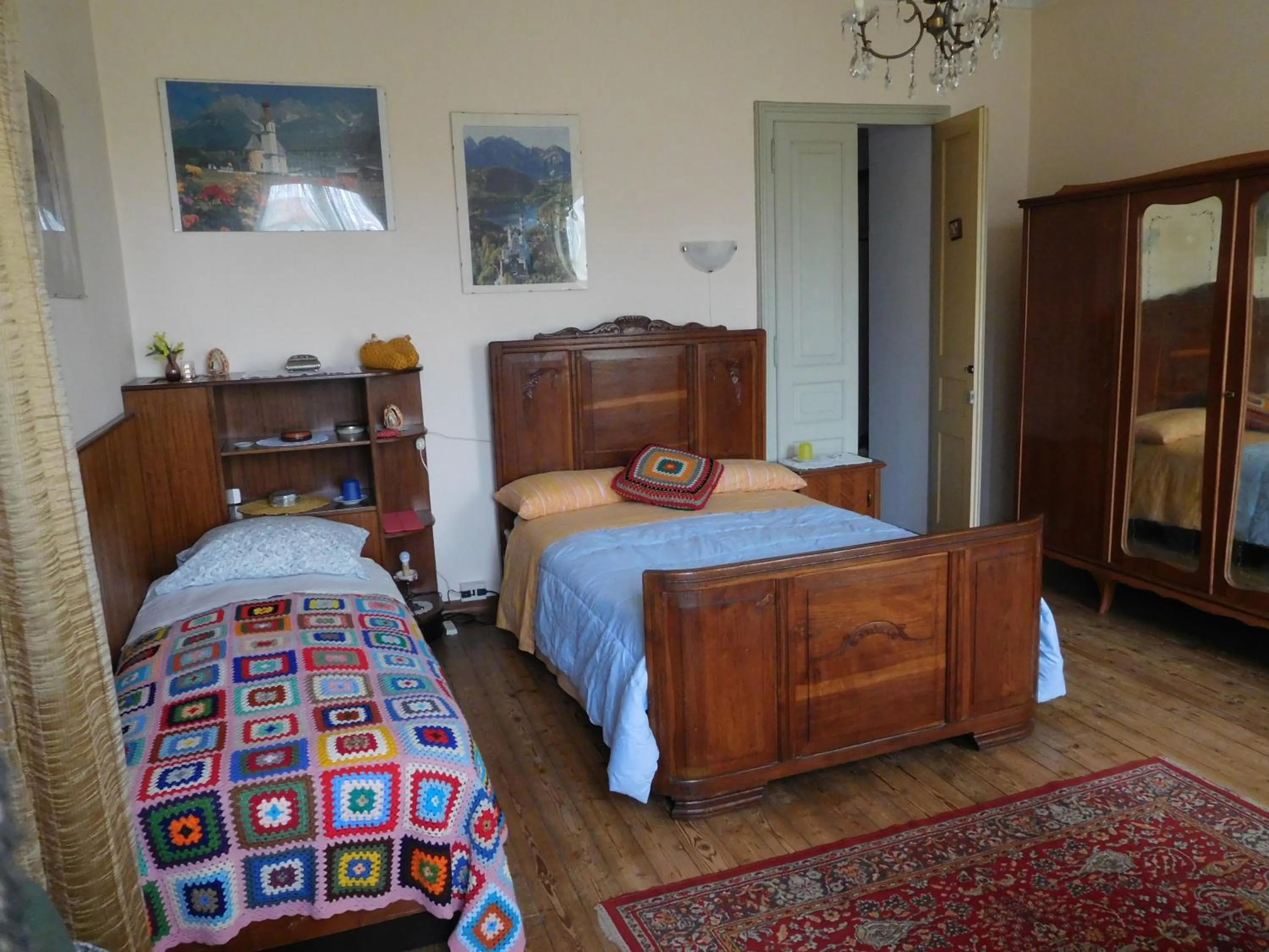 Photo of the whole room in U Tej