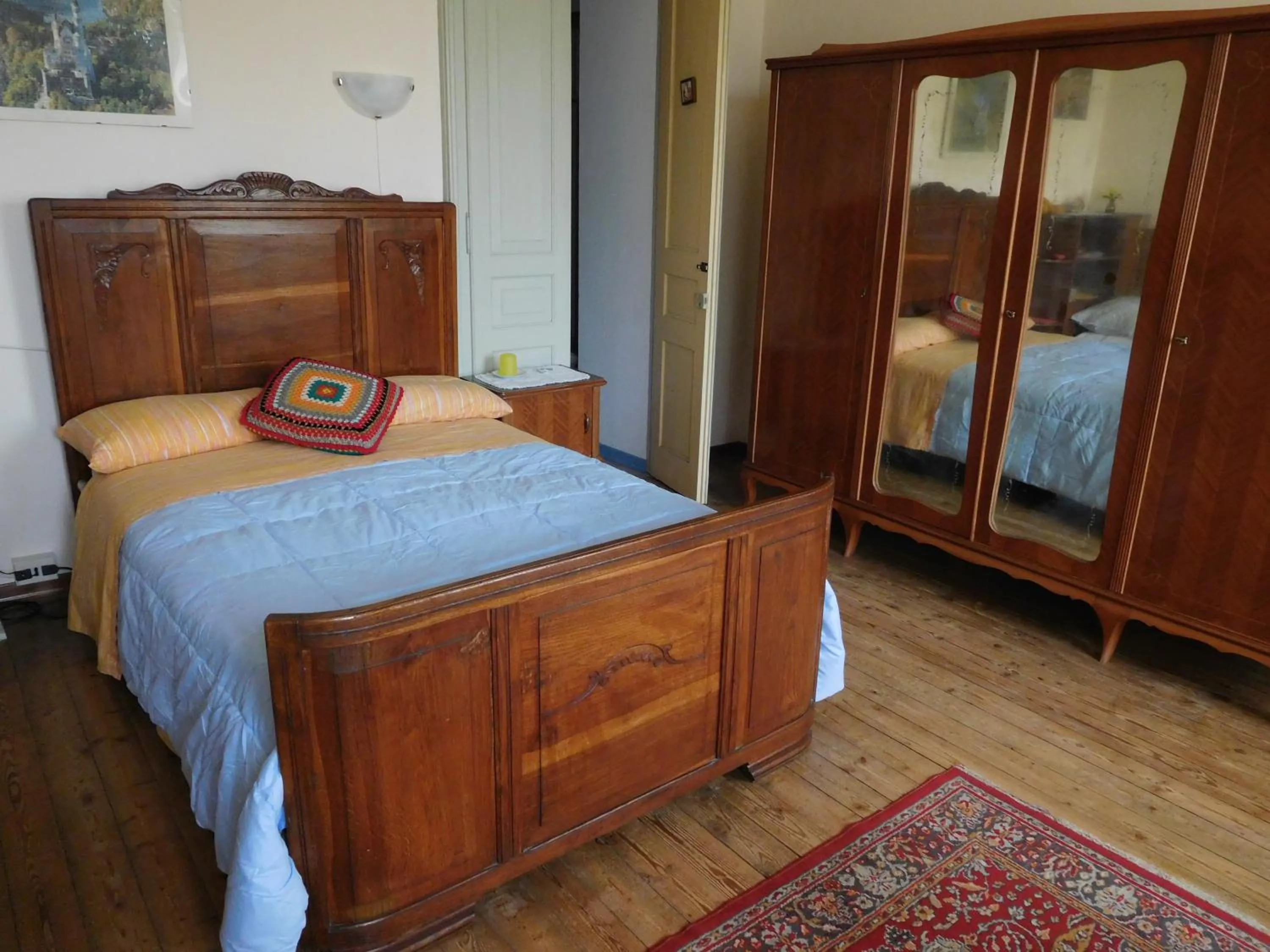 Photo of the whole room in U Tej