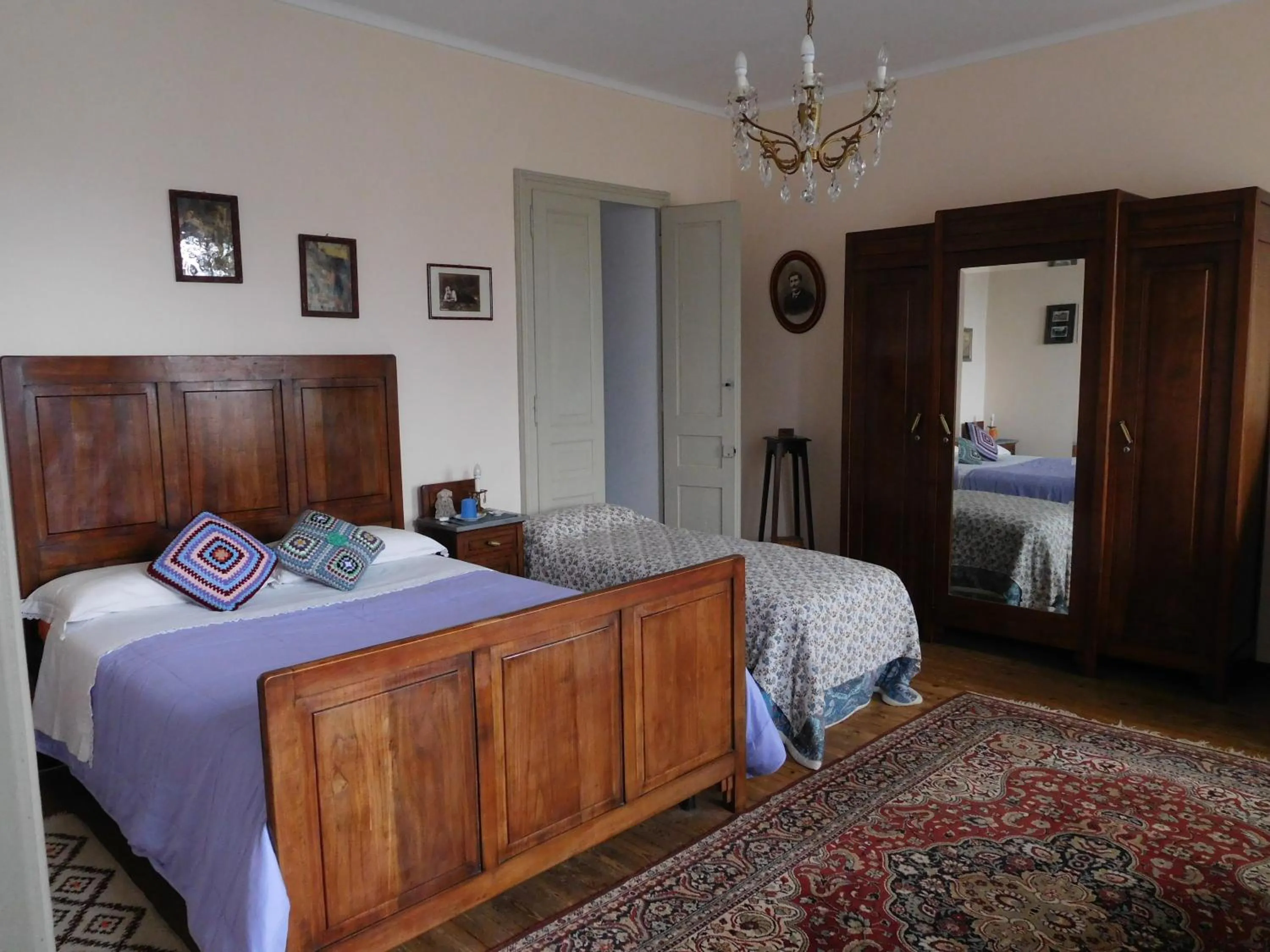 Photo of the whole room in U Tej