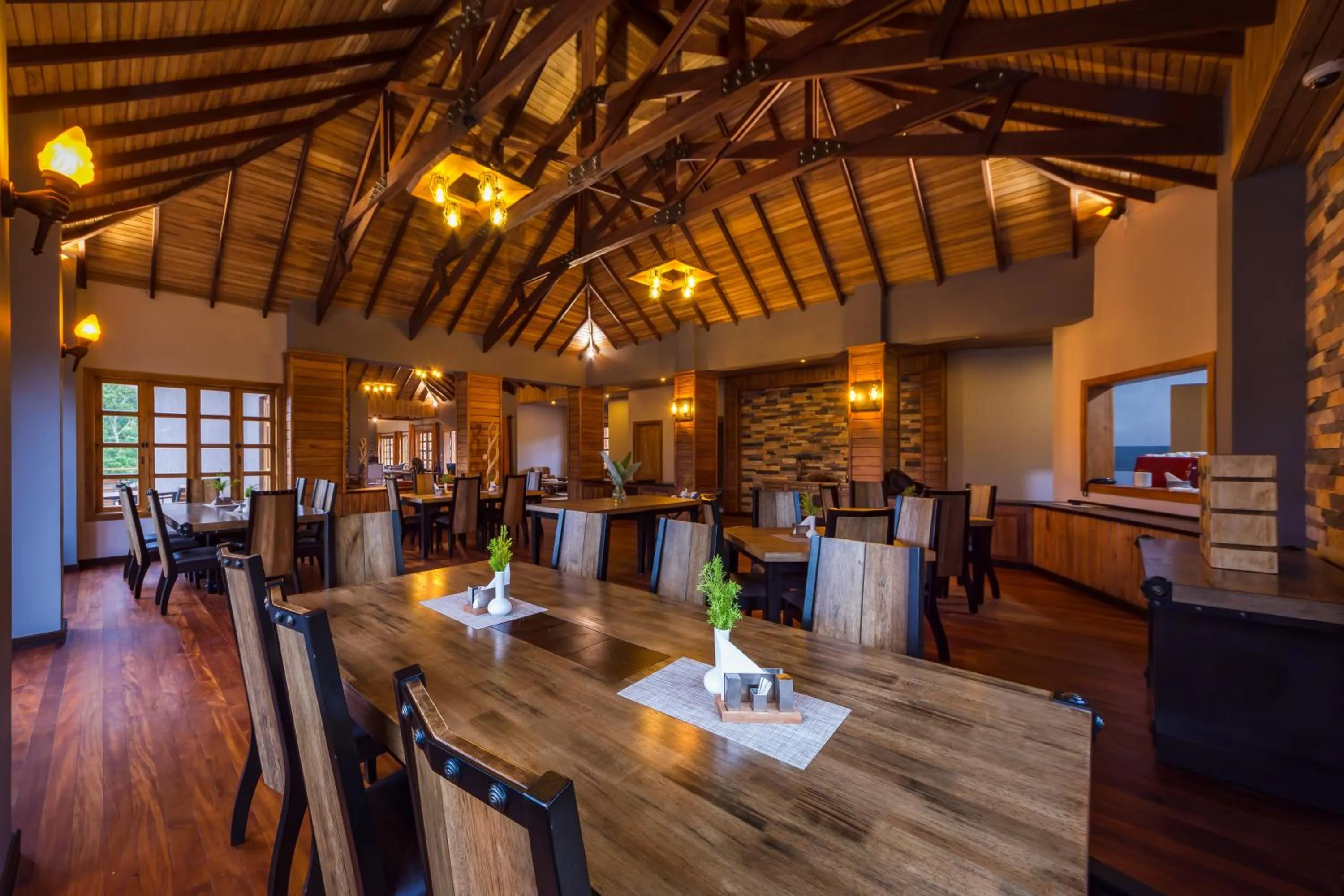 Restaurant/places to eat in Chimpundu Lodge