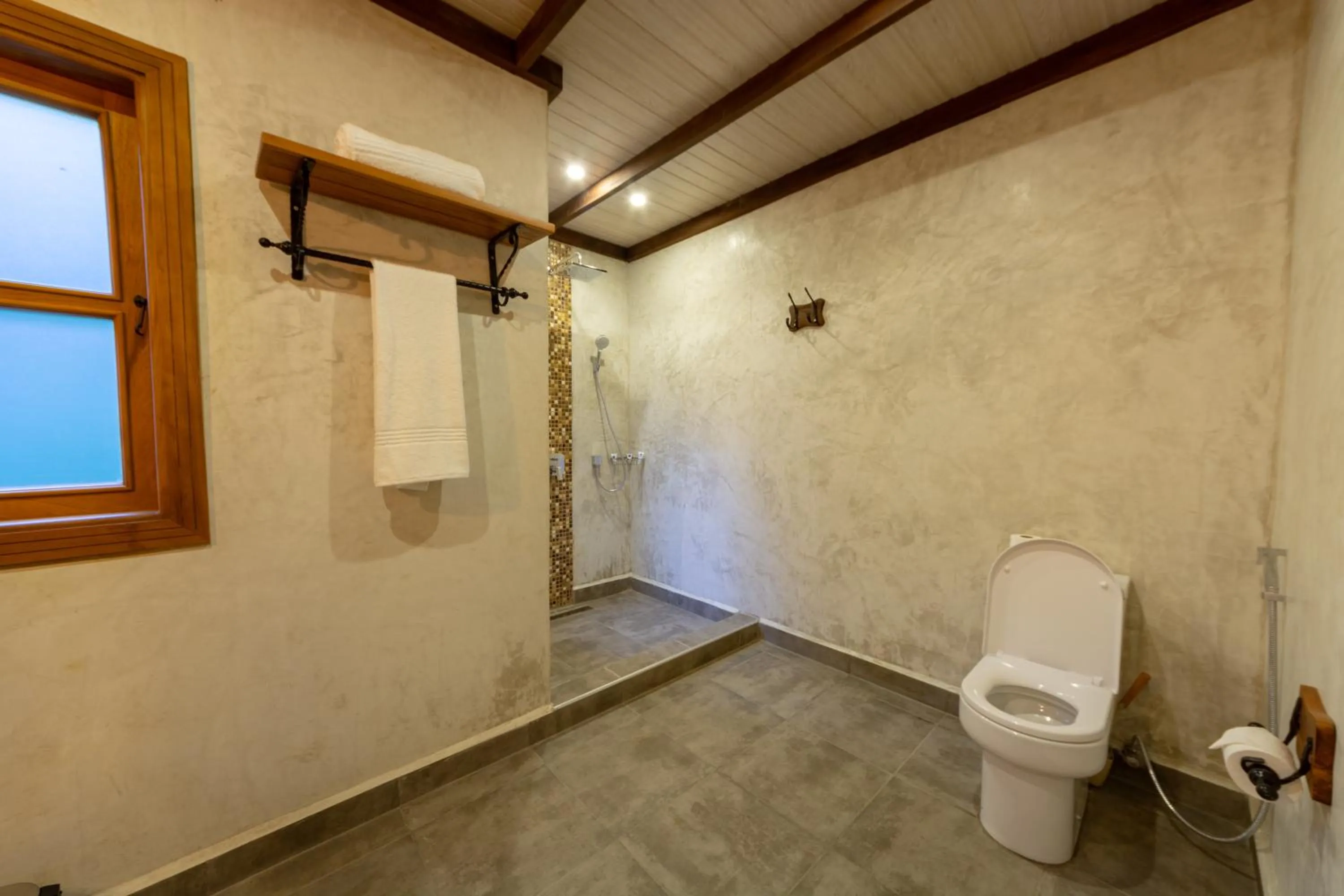 Bathroom in Chimpundu Lodge