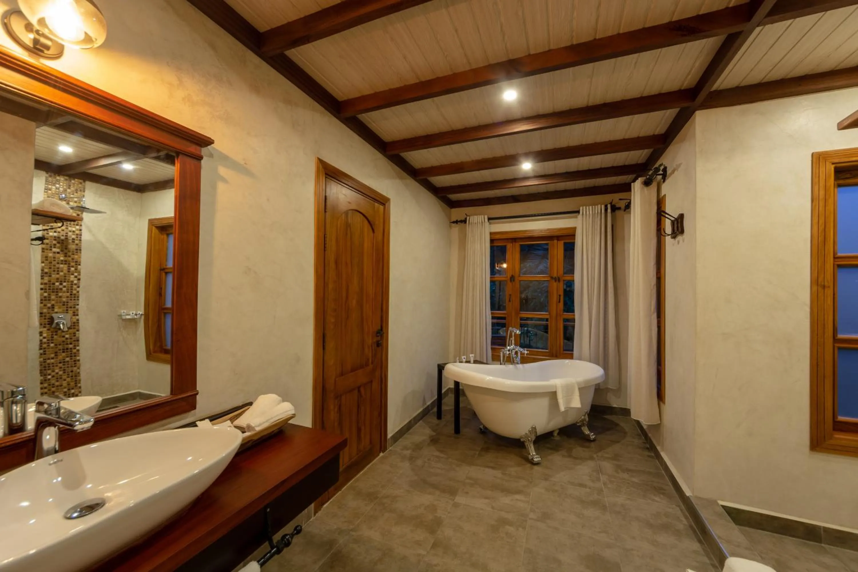 Bathroom in Chimpundu Lodge