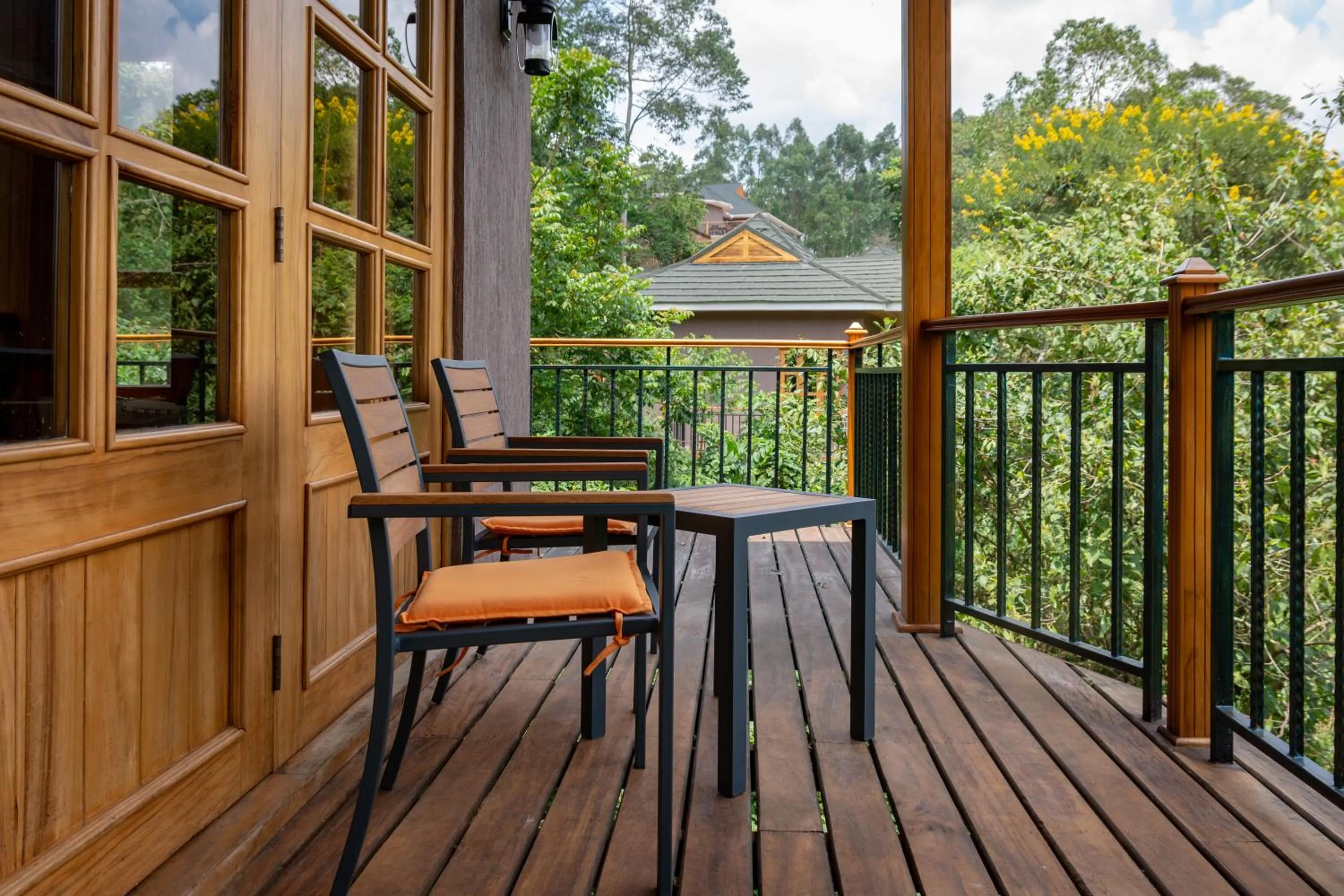 Balcony/Terrace in Chimpundu Lodge