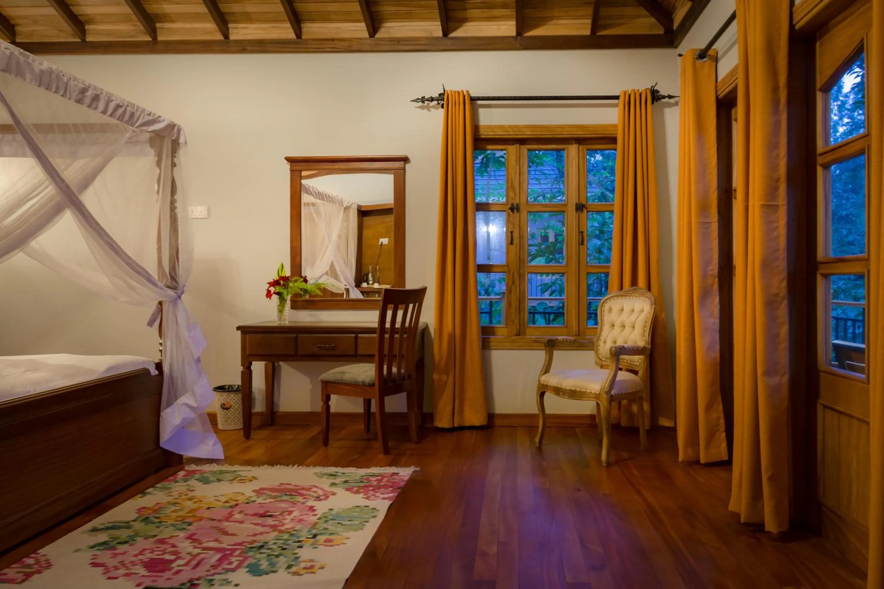 Seating area, Bed in Chimpundu Lodge