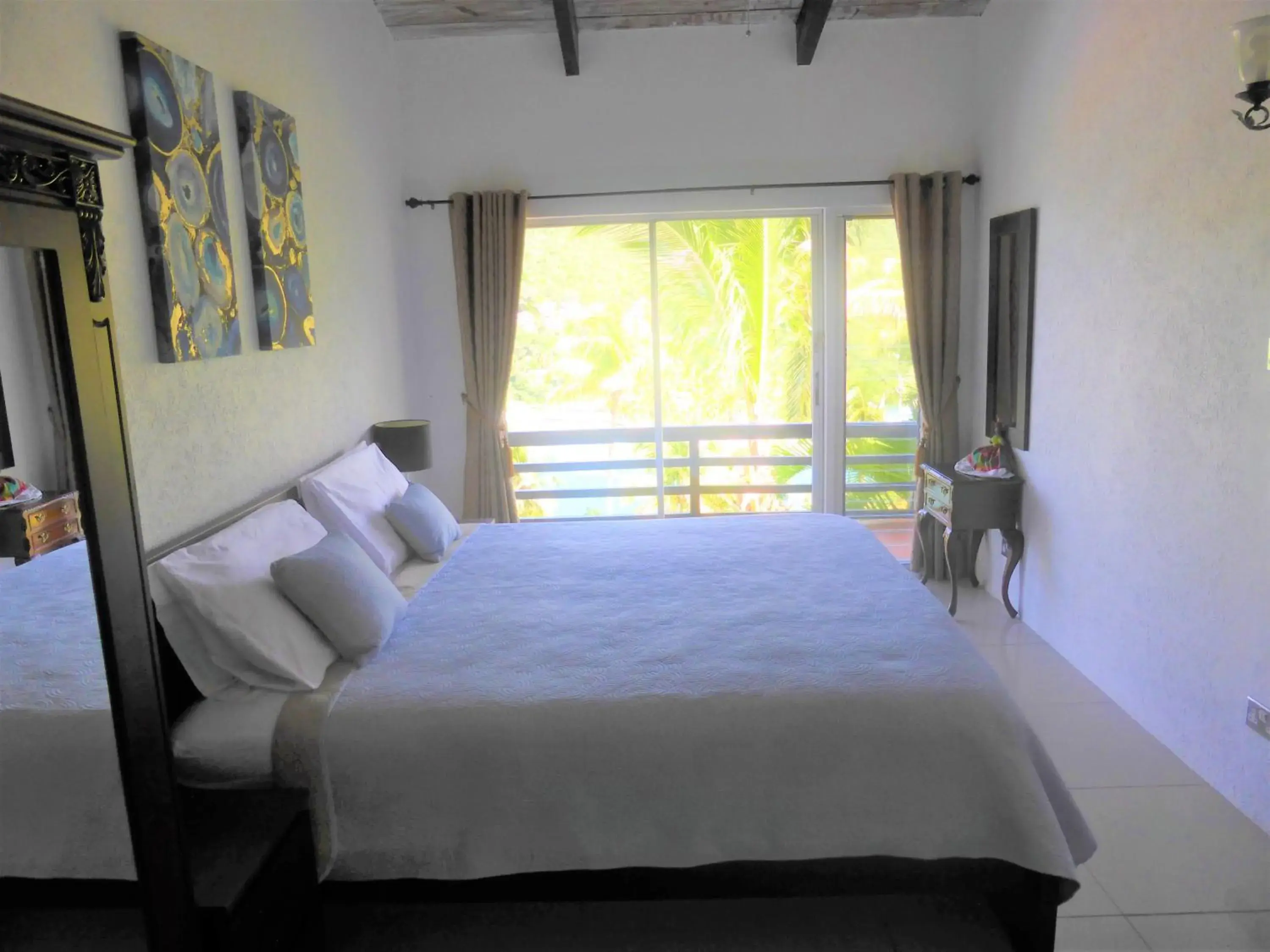 One-Bedroom Apartment with Balcony in Marigot Palms Luxury Caribbean Apartment Suites One-Bedroom Apartment with Balcony in Marigot Palms Luxury Caribbean Apartment Suites
