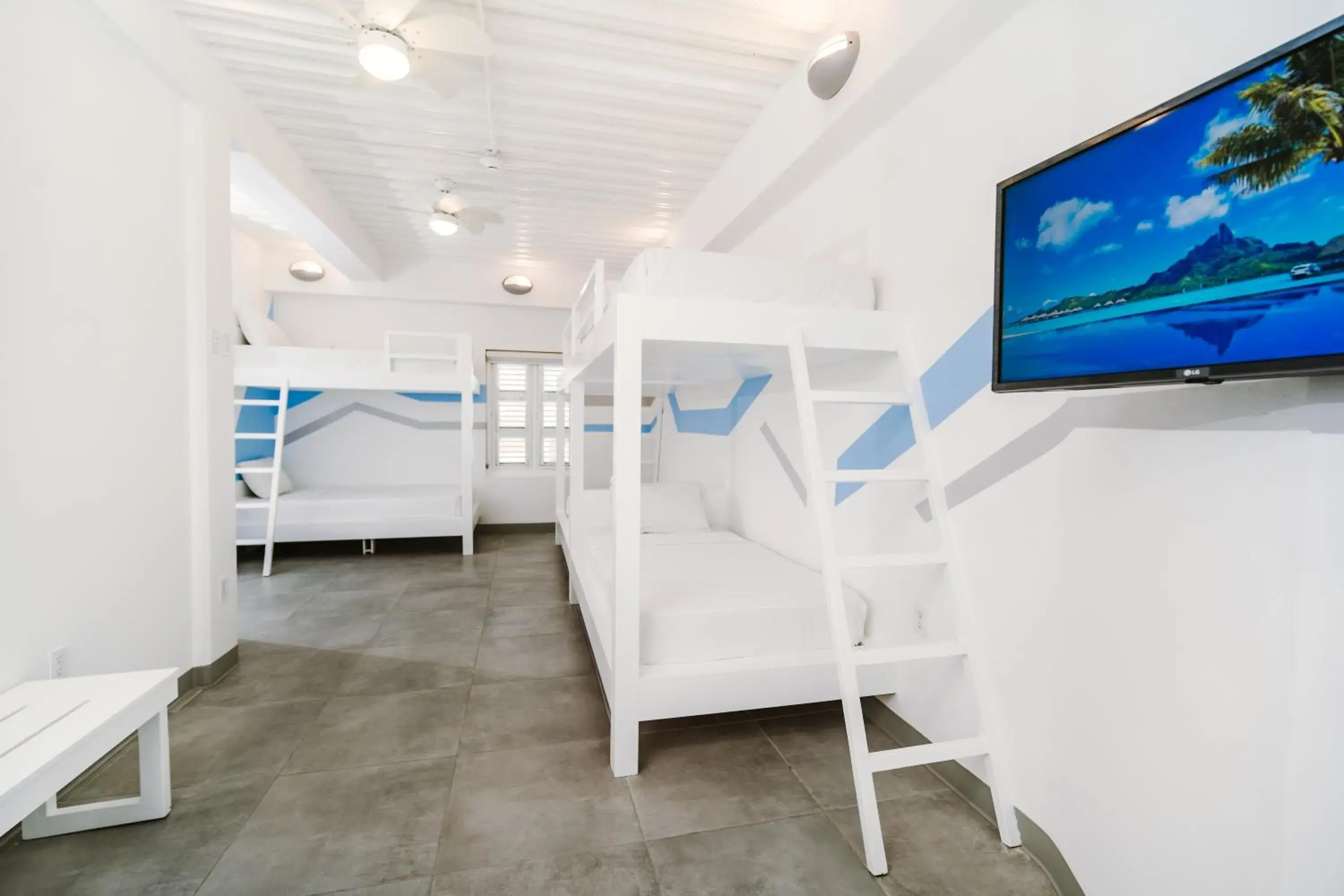 6-Bed Mixed Dormitory Room in The Freedom Hotel 6-Bed Mixed Dormitory Room in The Freedom Hotel