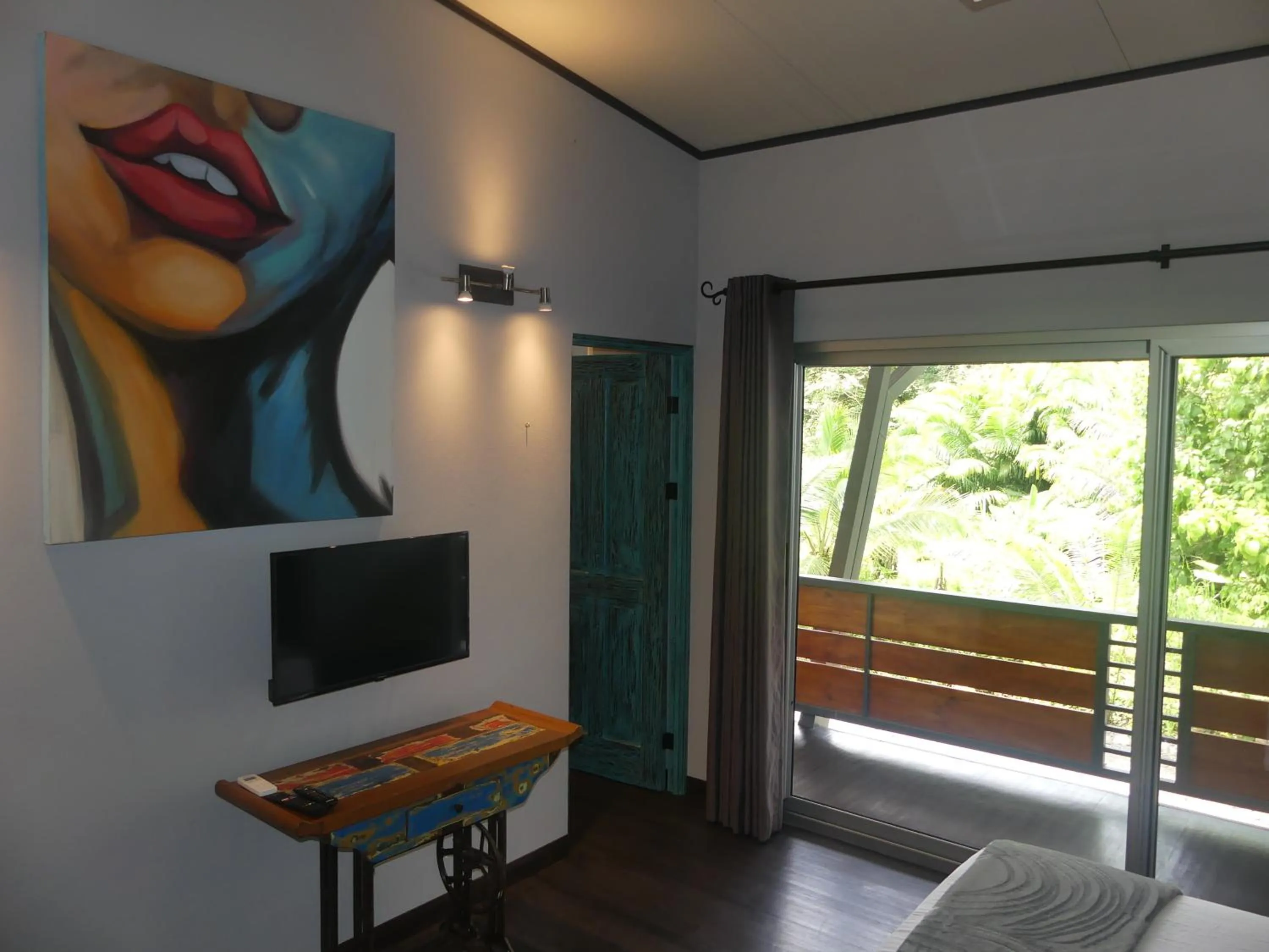 TV and multimedia in Hotel FAREMITI Uvita