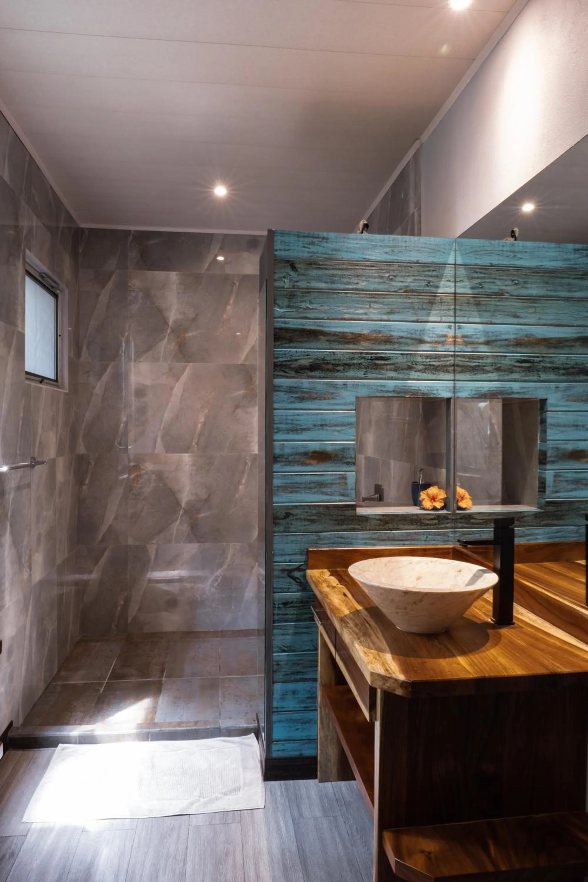 Shower in Hotel FAREMITI Uvita